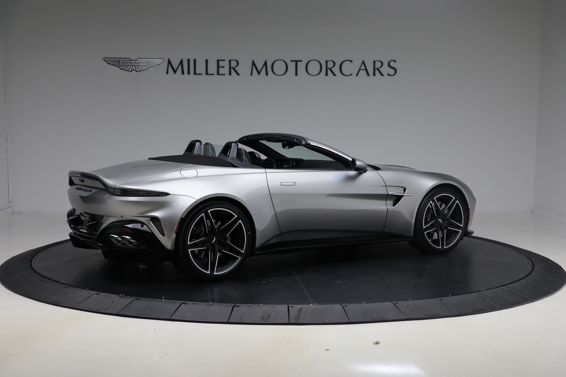 New-2026-Aston-Martin-Vantage-Roadster