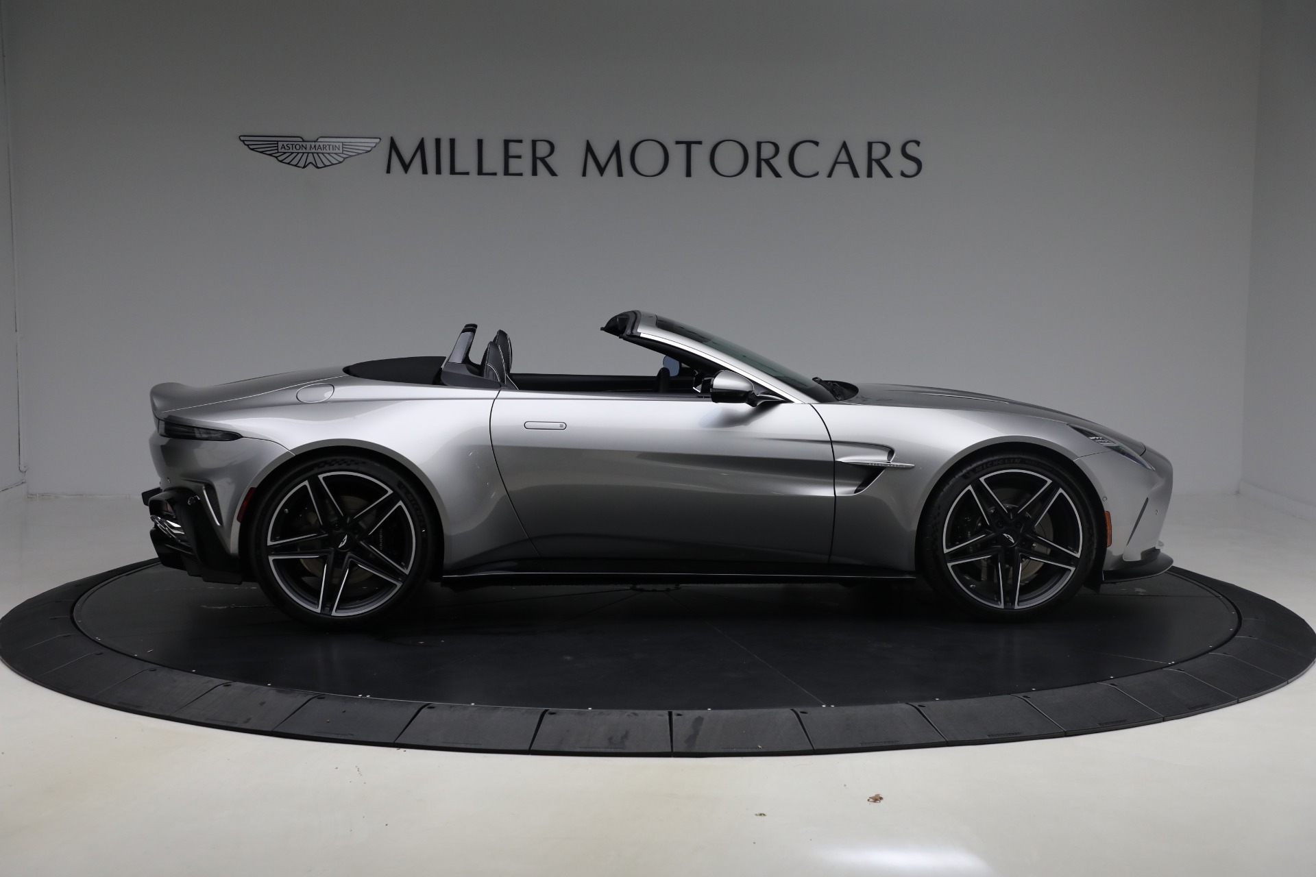 New-2026-Aston-Martin-Vantage-Roadster