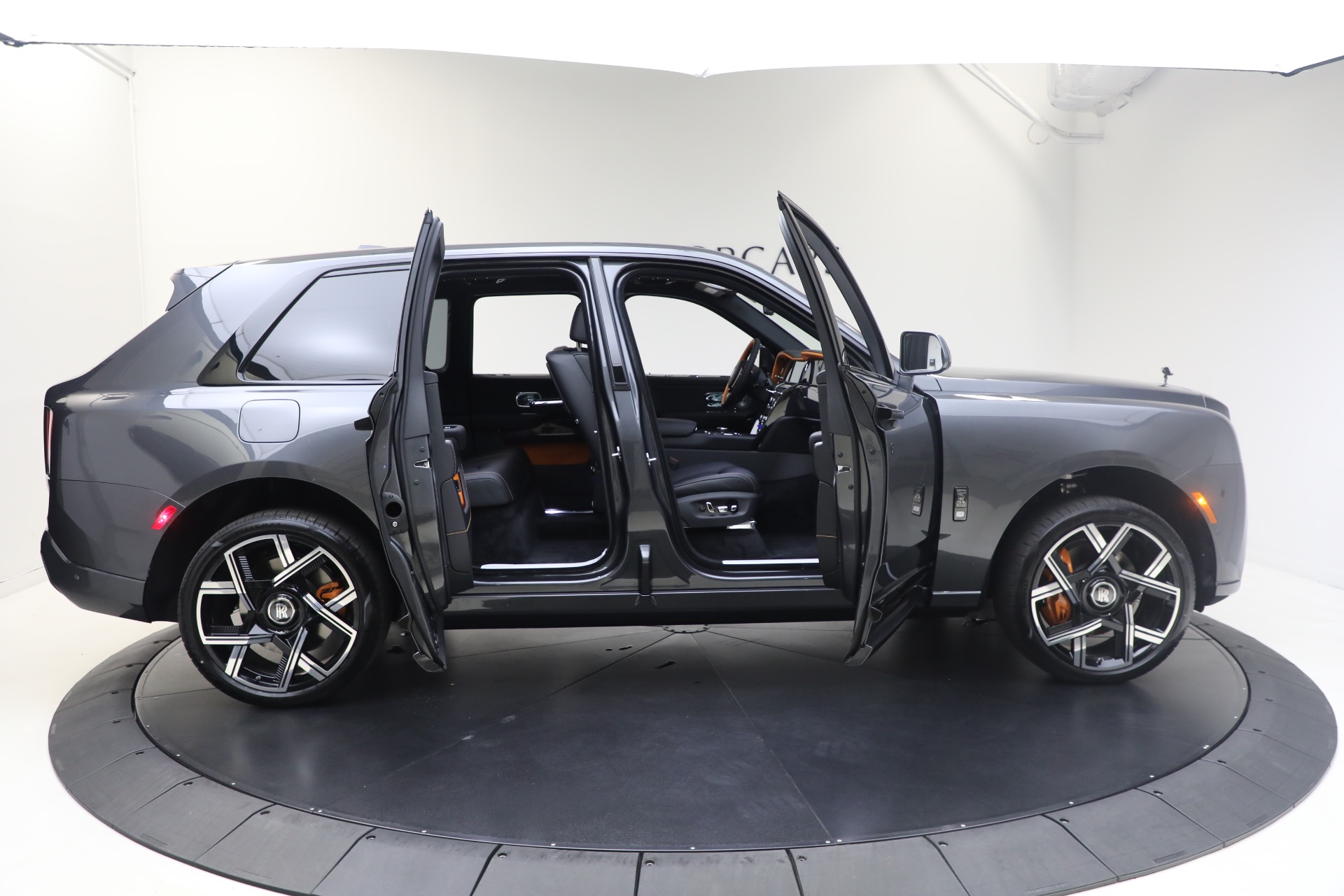 New-2026-Rolls-Royce-Black-Badge-Cullinan