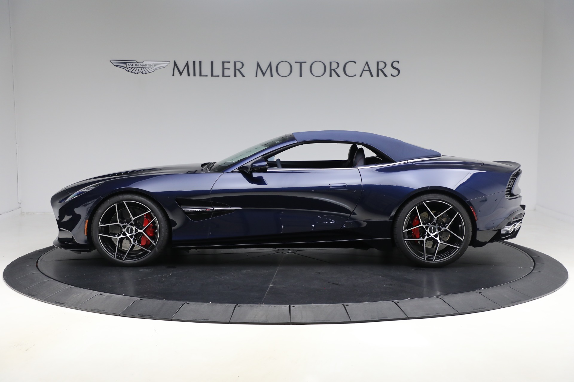 New-2026-Aston-Martin-Vanquish-Volante