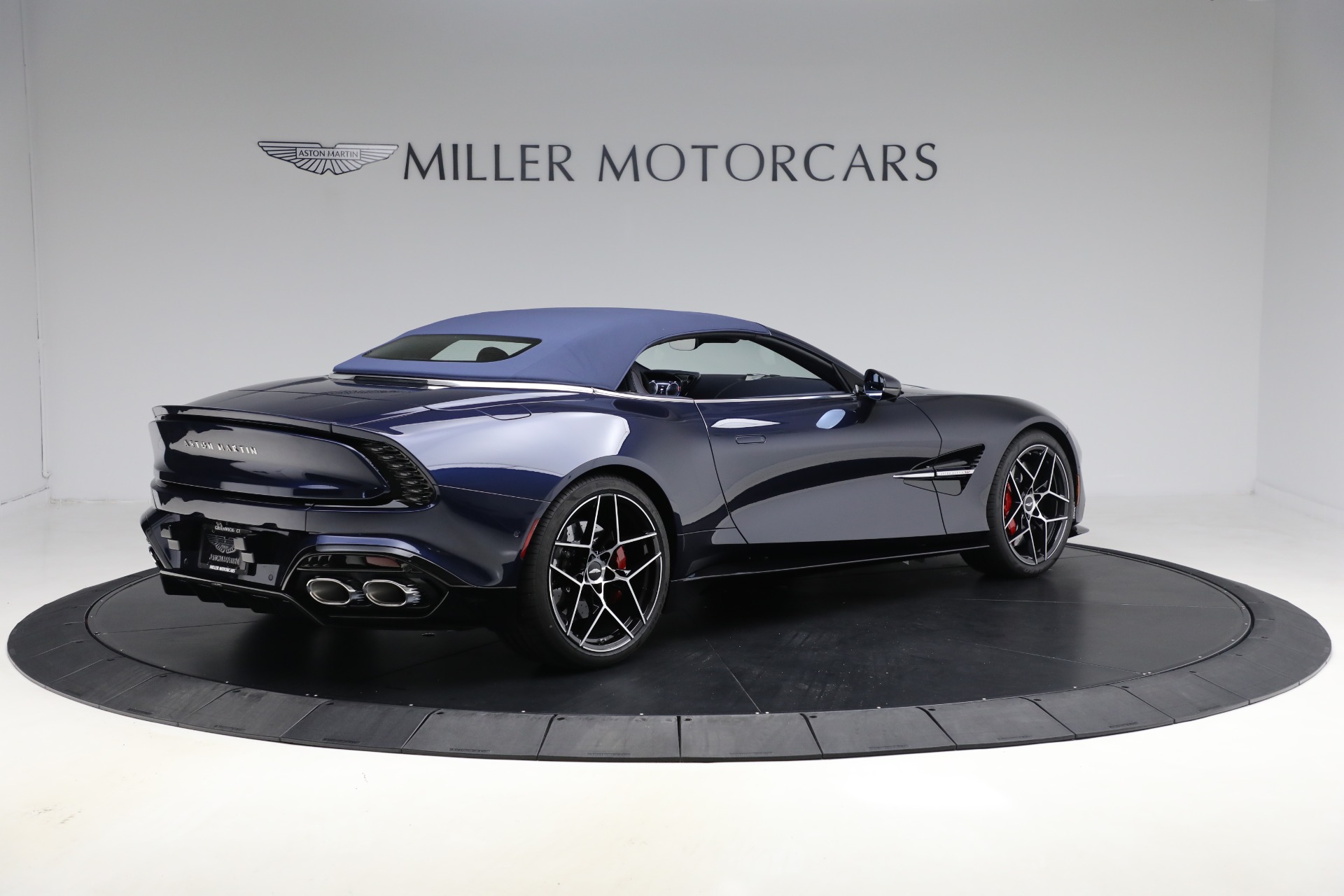 New-2026-Aston-Martin-Vanquish-Volante