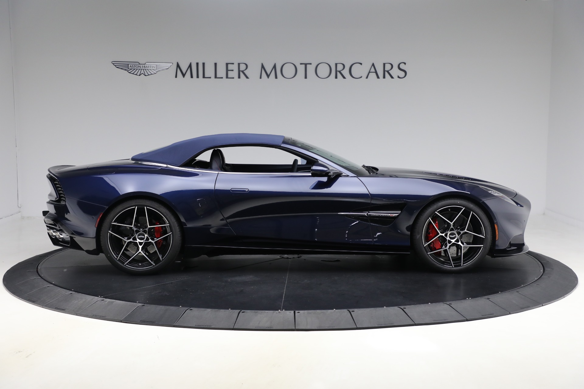 New-2026-Aston-Martin-Vanquish-Volante