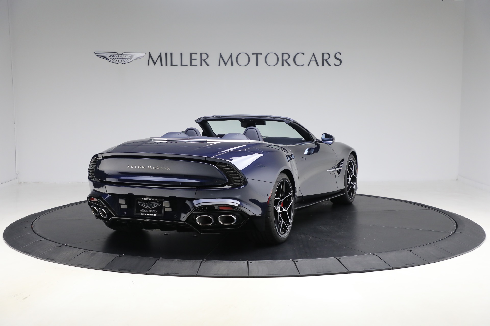 New-2026-Aston-Martin-Vanquish-Volante