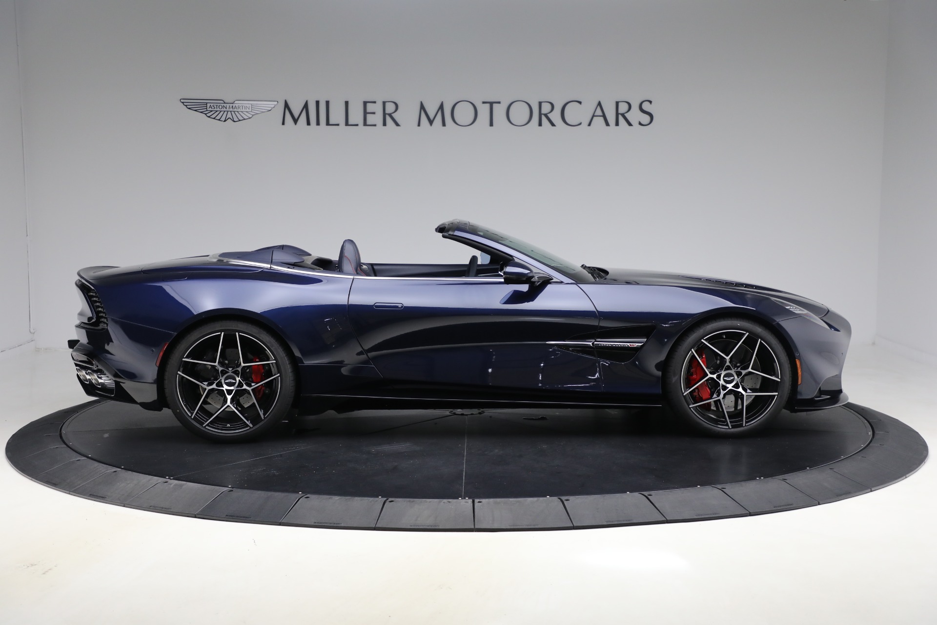 New-2026-Aston-Martin-Vanquish-Volante