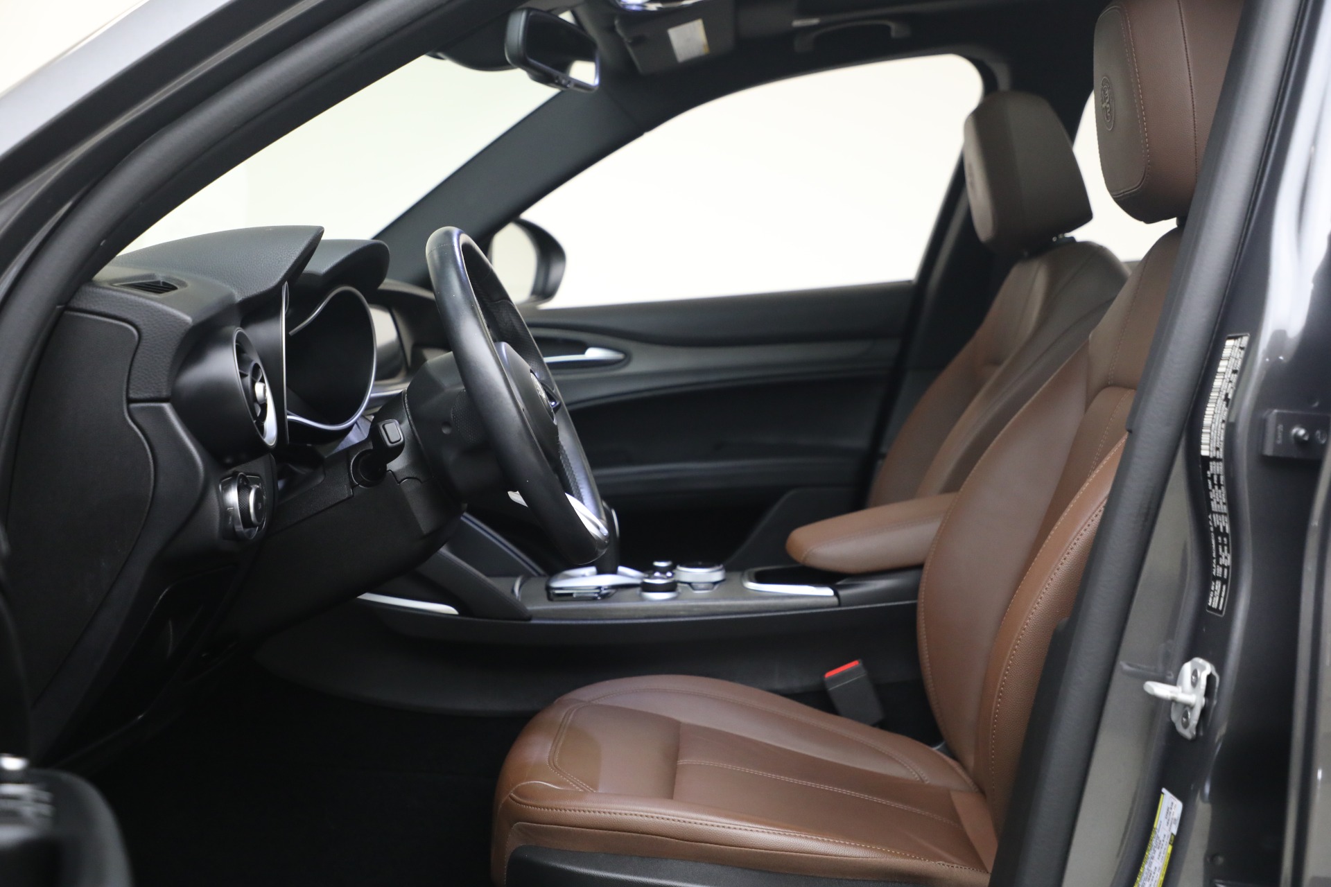 Used-2022-Alfa-Romeo-Stelvio-Ti