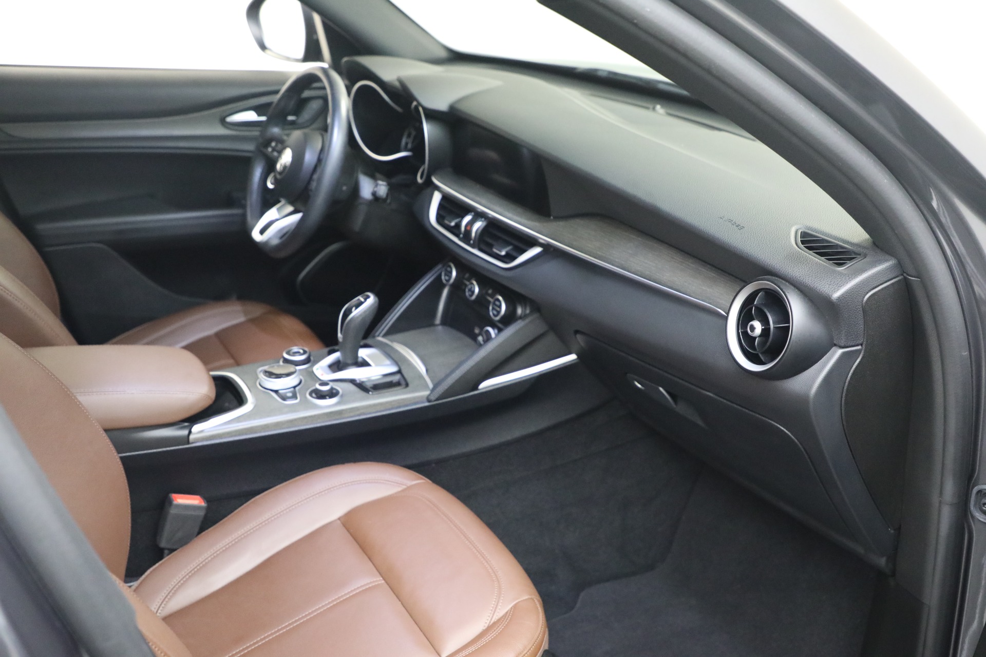 Used-2022-Alfa-Romeo-Stelvio-Ti