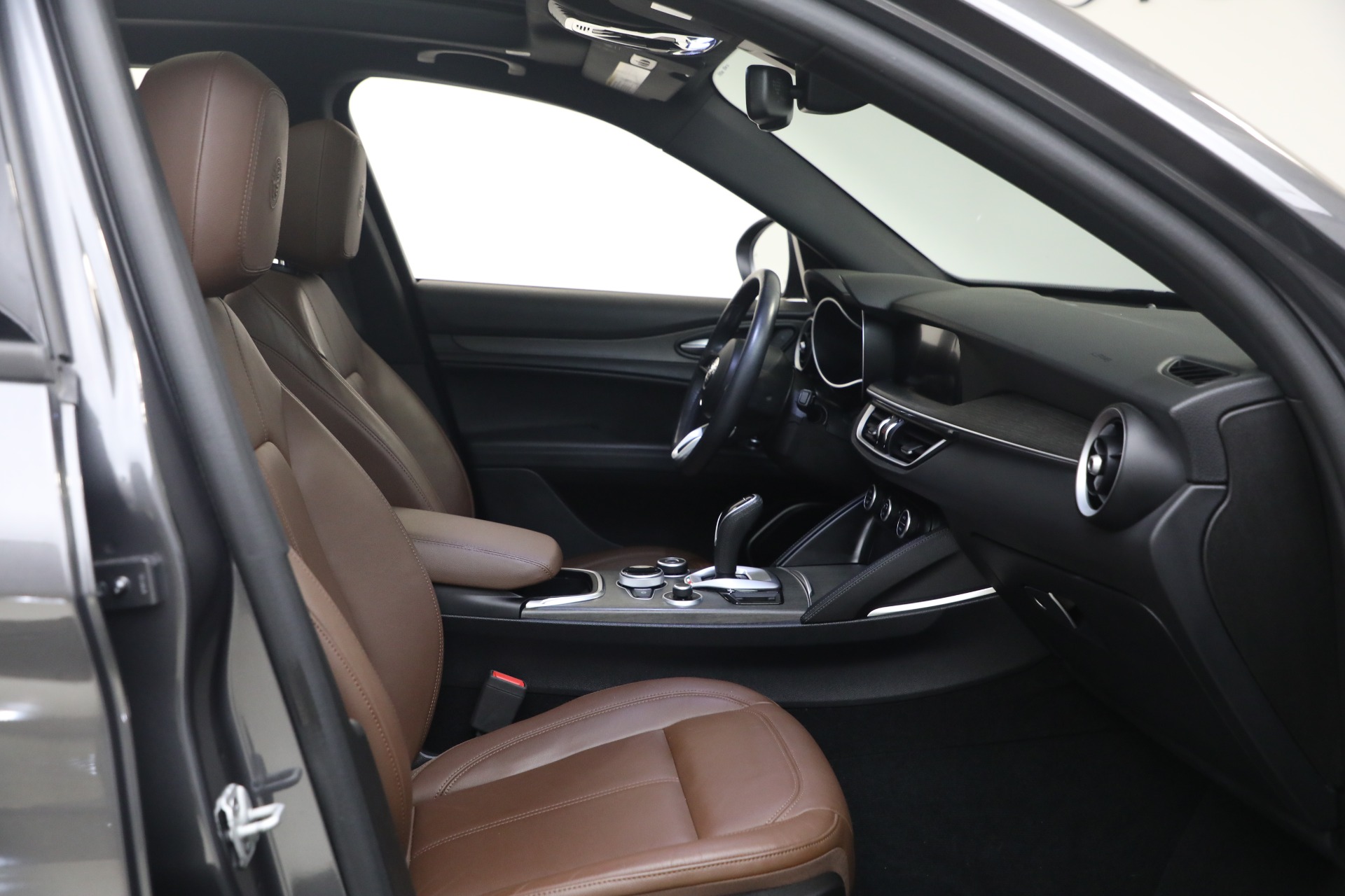 Used-2022-Alfa-Romeo-Stelvio-Ti