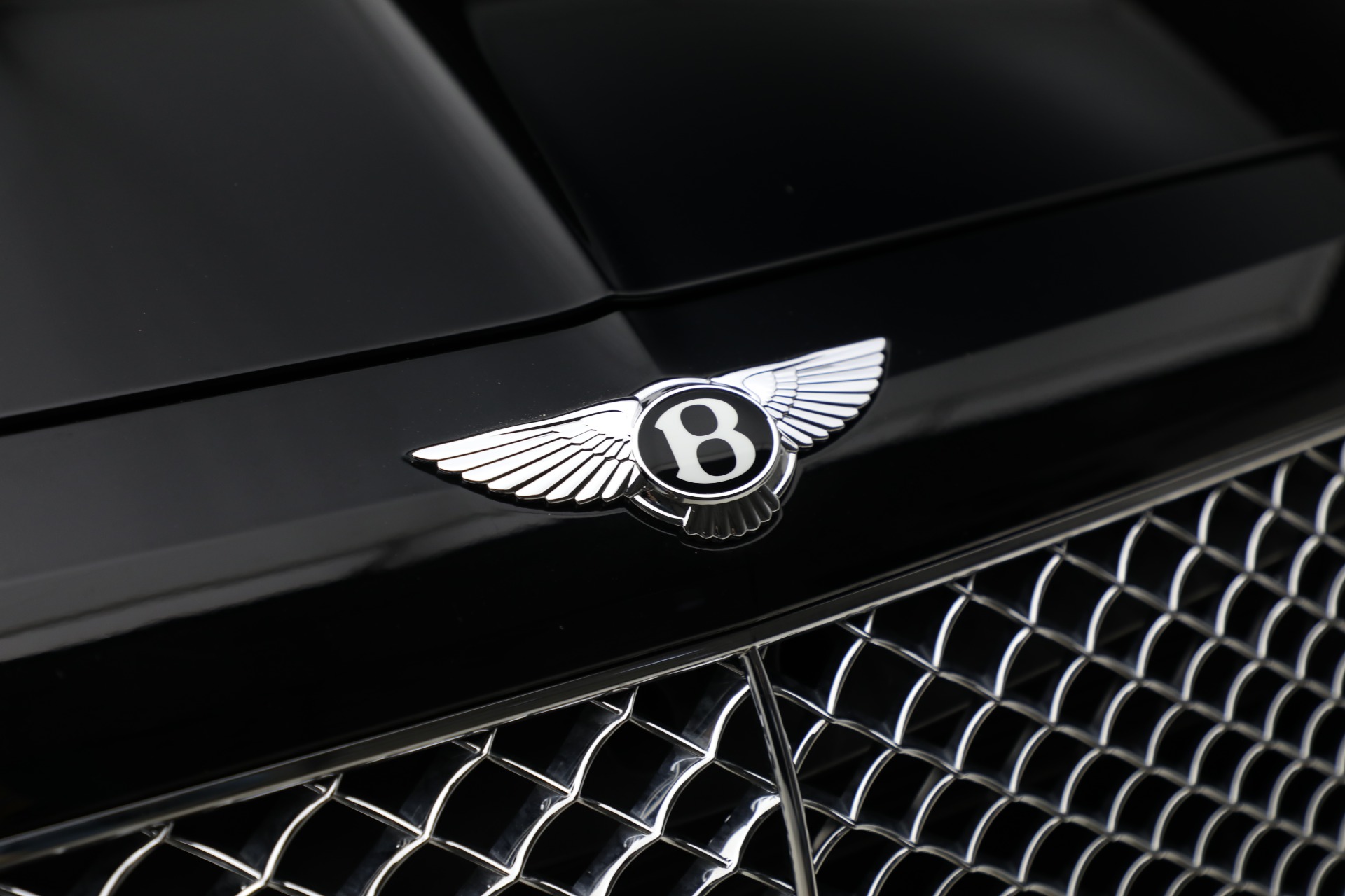 Used-2018-Bentley-Bentayga-W12-Onyx-Edition