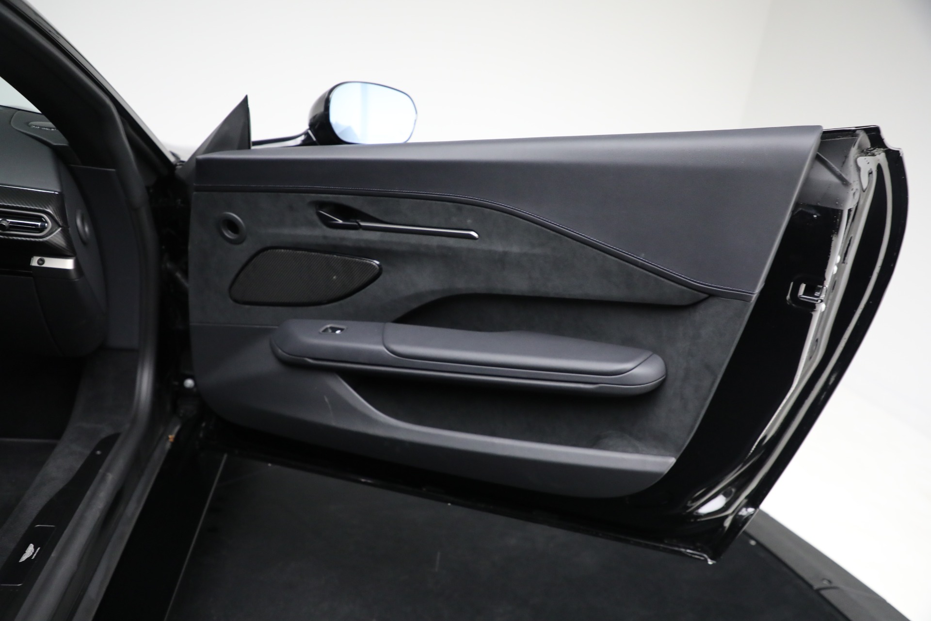 Used-2025-Aston-Martin-Vantage