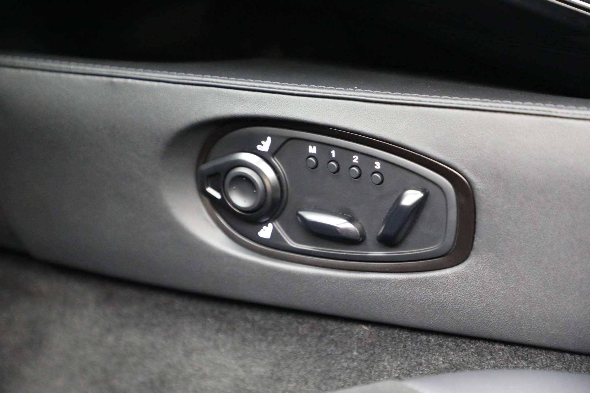 Used-2025-Aston-Martin-Vantage