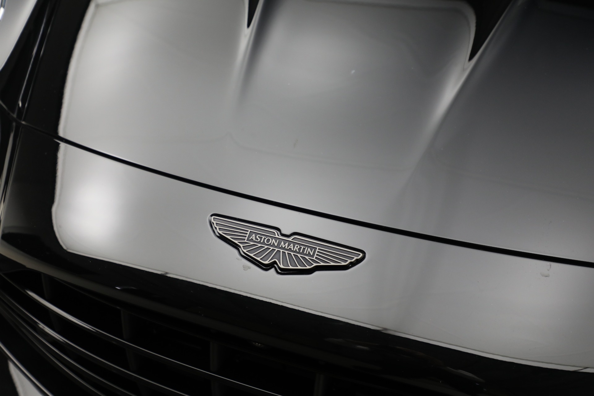 Used-2025-Aston-Martin-Vantage