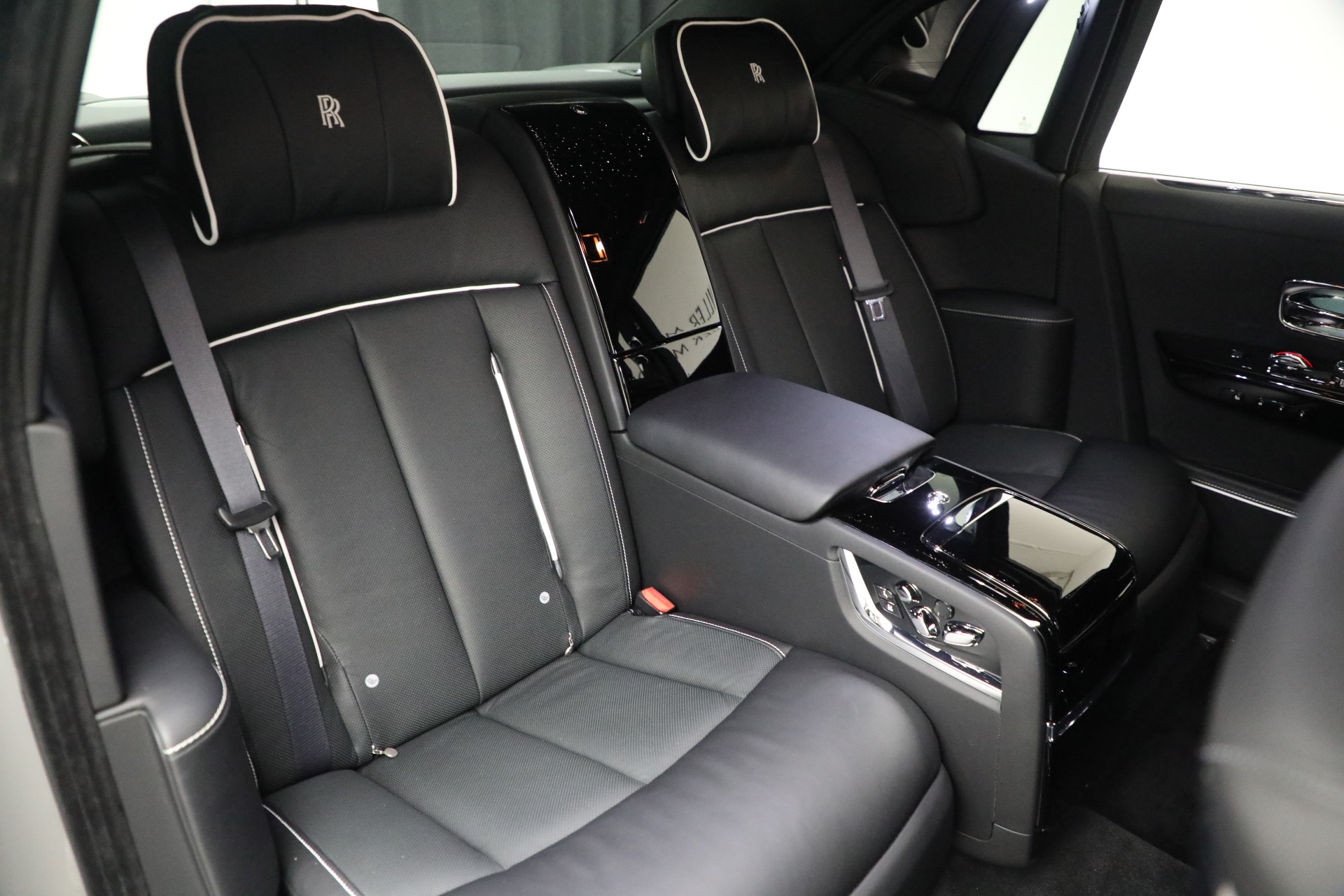 Used-2023-Rolls-Royce-Phantom