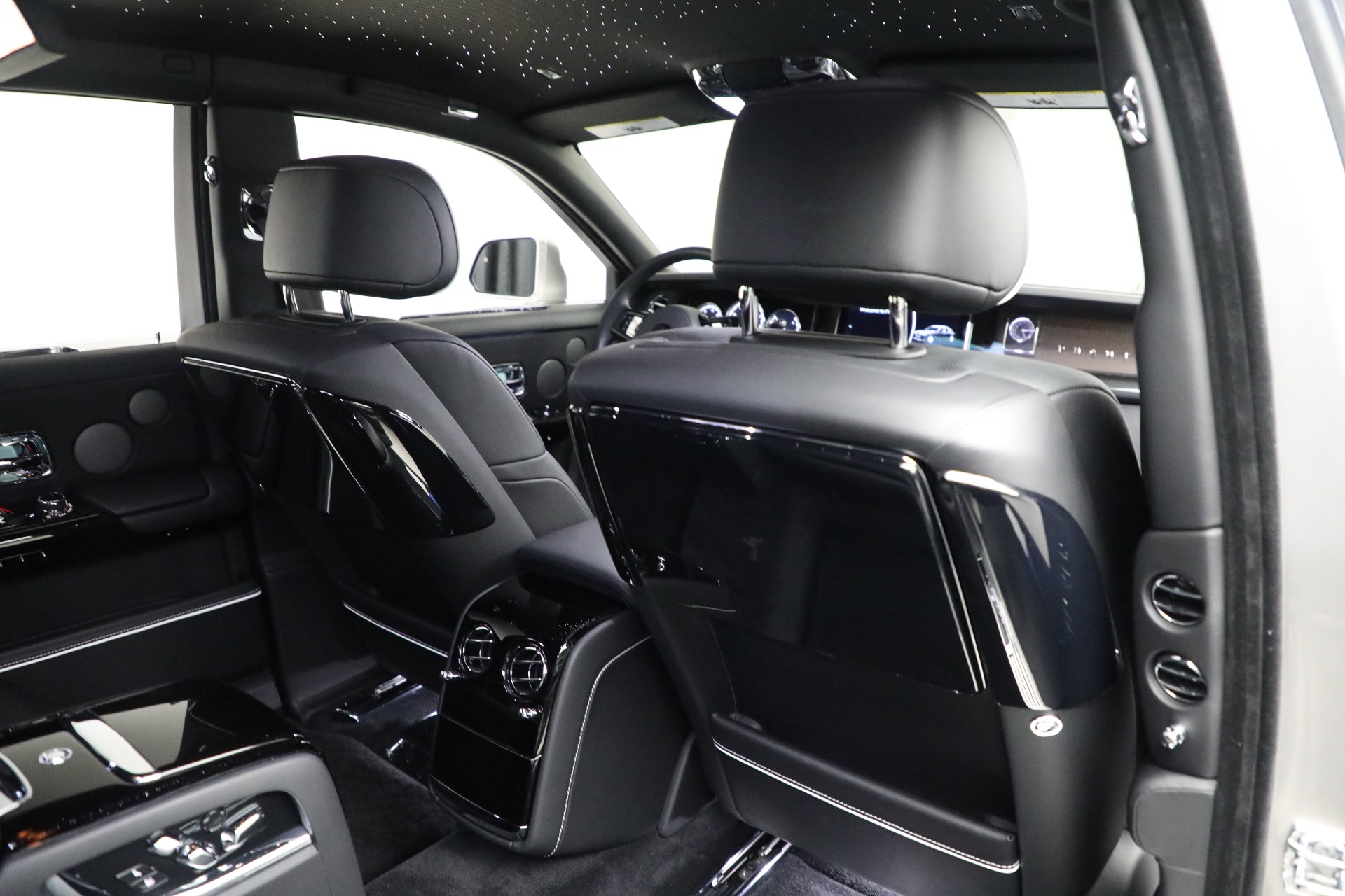 Used-2023-Rolls-Royce-Phantom