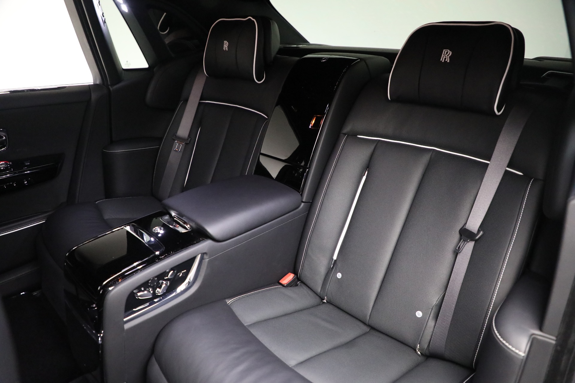 Used-2023-Rolls-Royce-Phantom