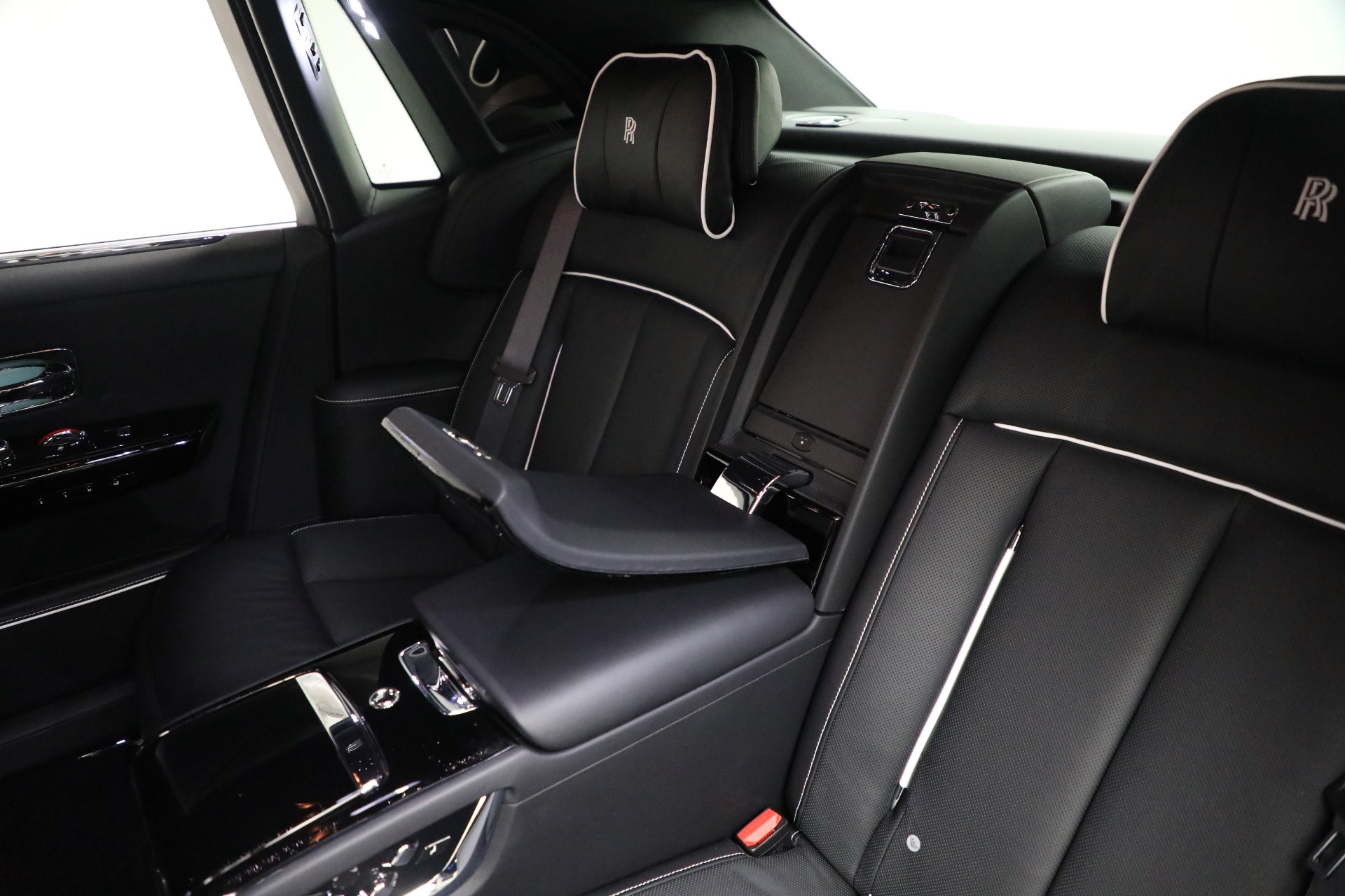 Used-2023-Rolls-Royce-Phantom