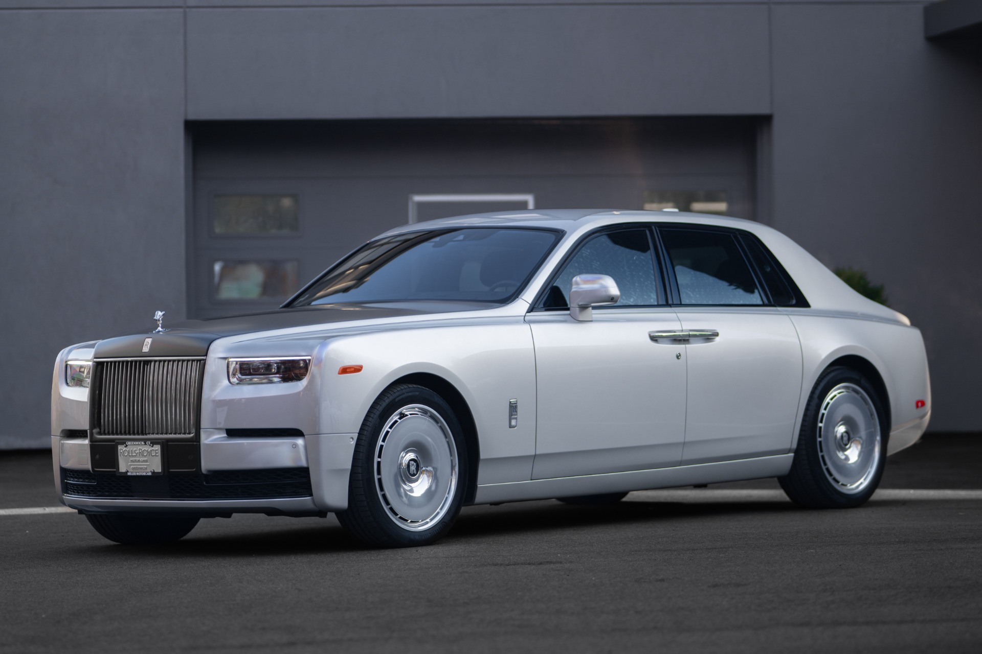 Used-2023-Rolls-Royce-Phantom