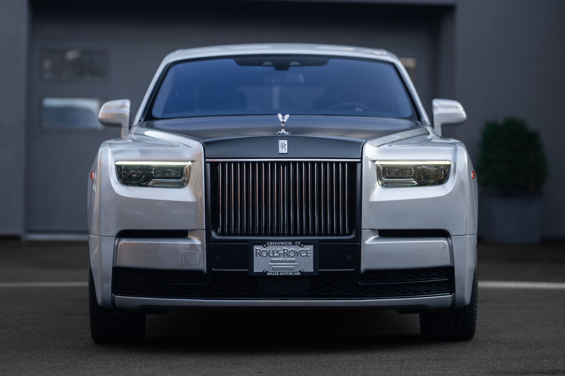 Used-2023-Rolls-Royce-Phantom