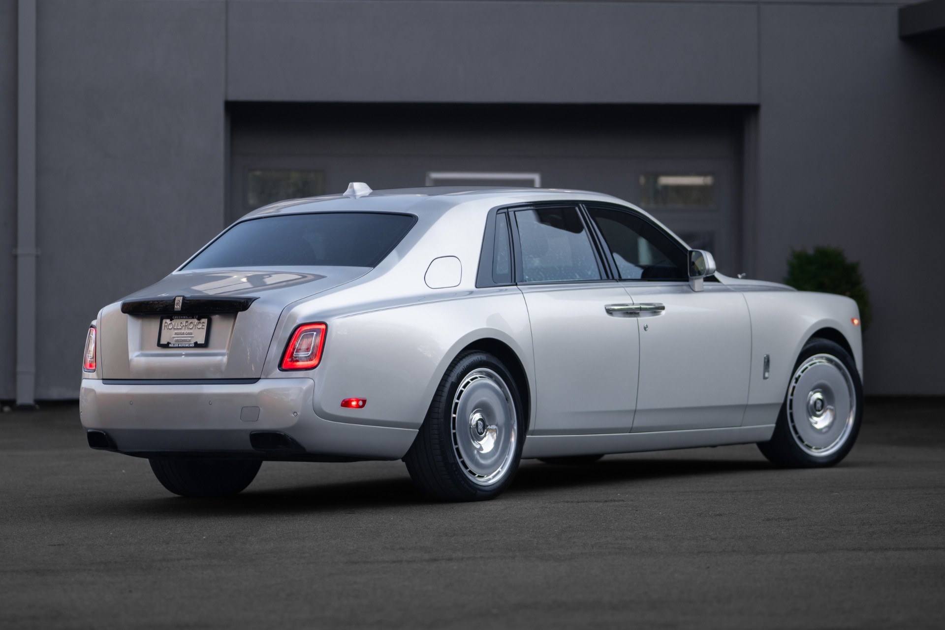 Used-2023-Rolls-Royce-Phantom