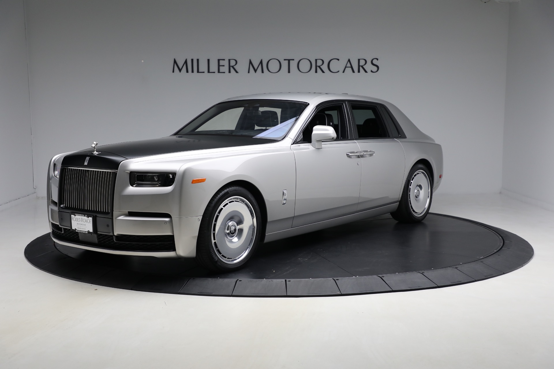 Used-2023-Rolls-Royce-Phantom