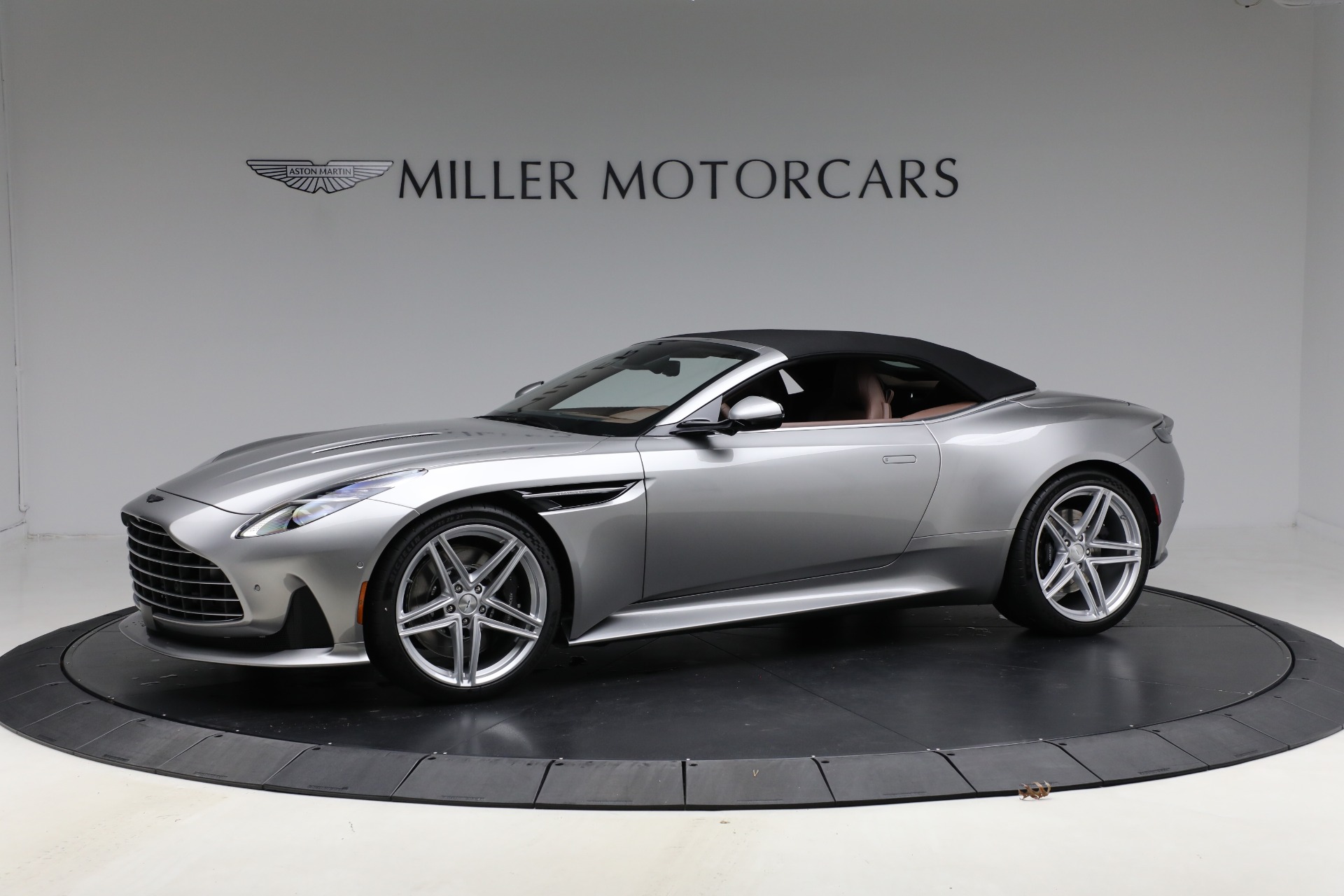 New-2026-Aston-Martin-DB12-Volante