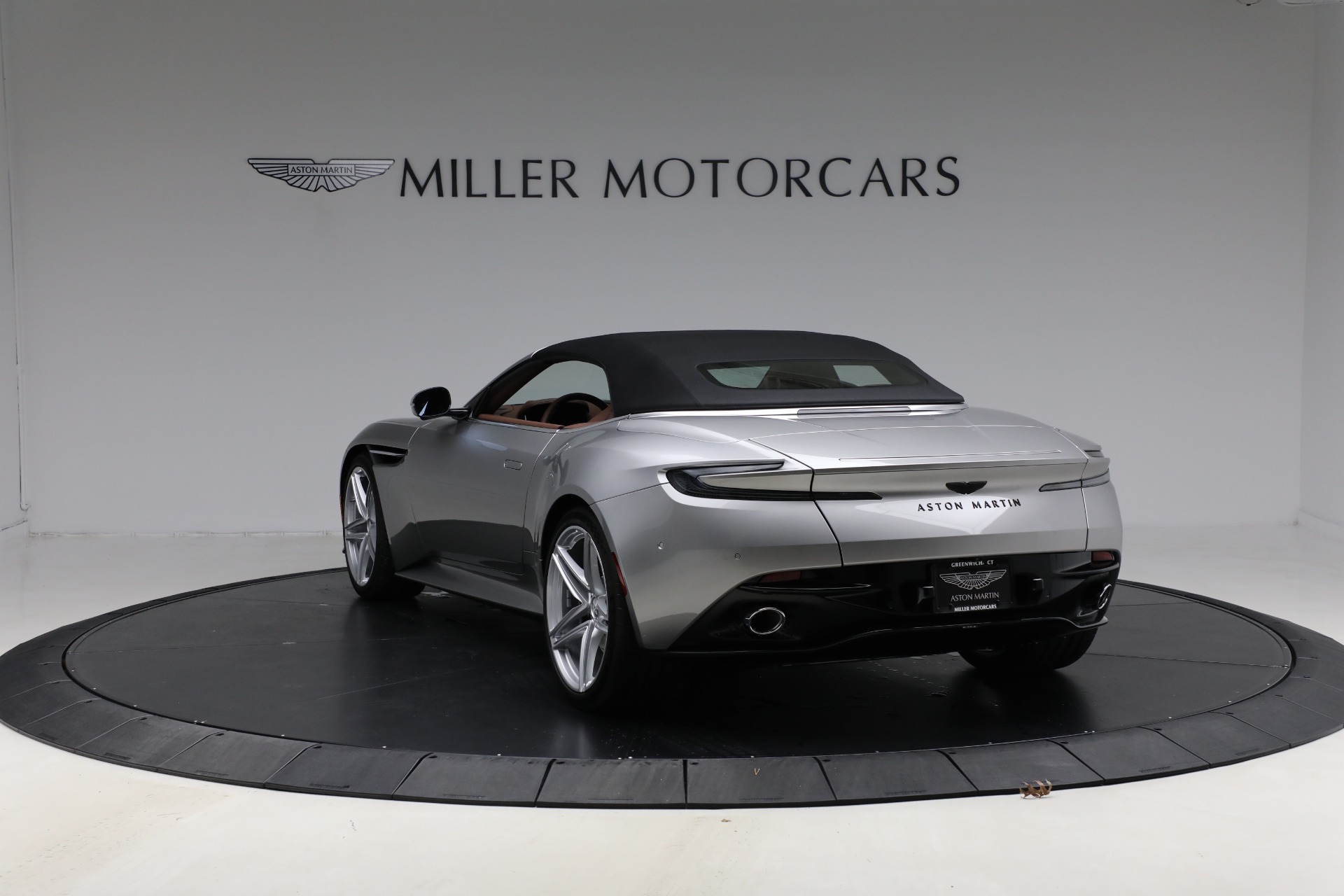 New-2026-Aston-Martin-DB12-Volante