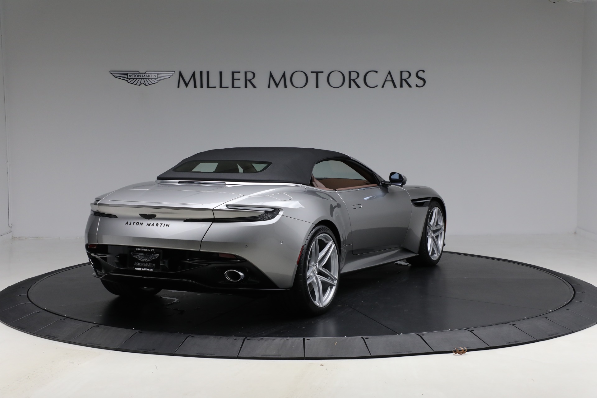 New-2026-Aston-Martin-DB12-Volante