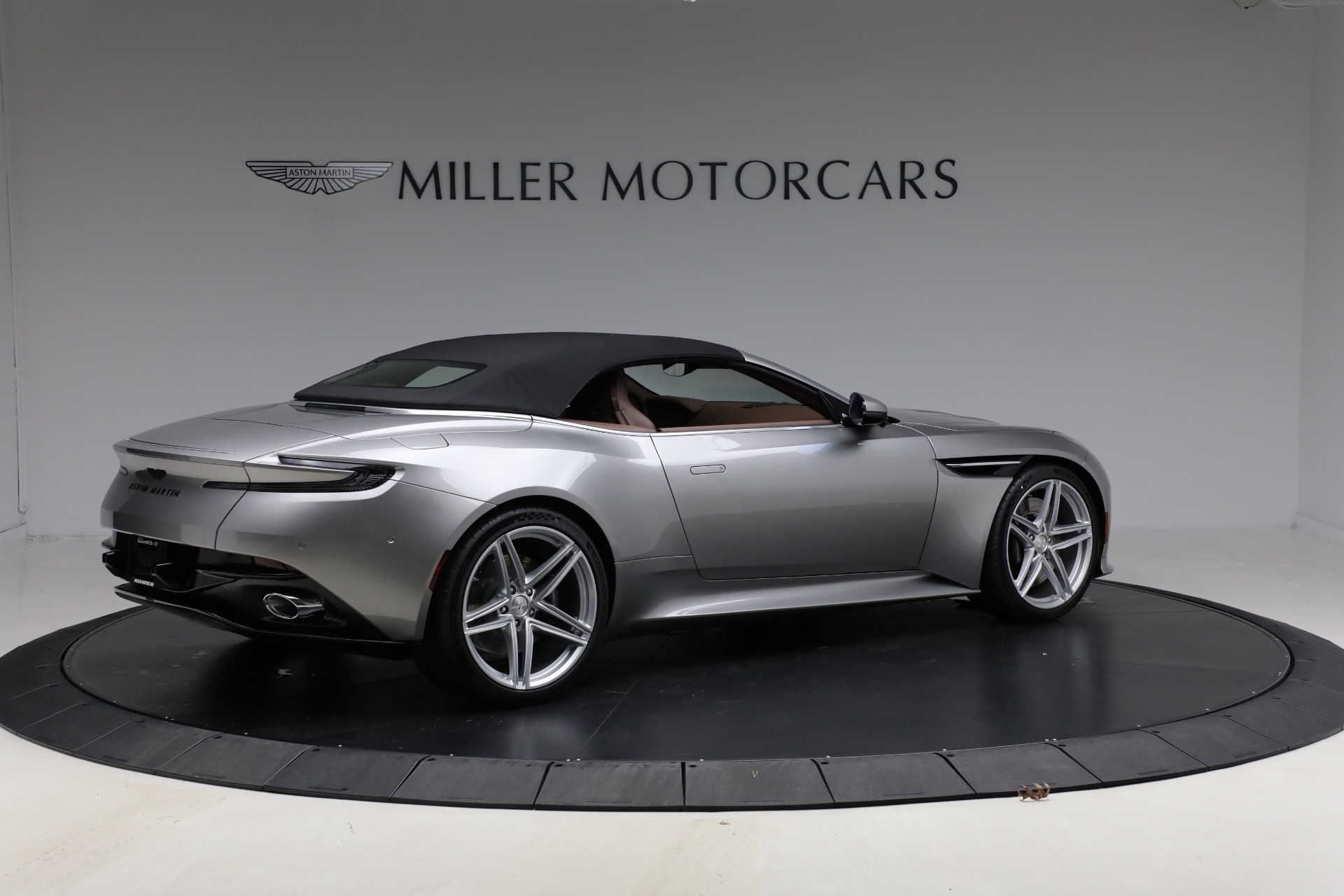 New-2026-Aston-Martin-DB12-Volante