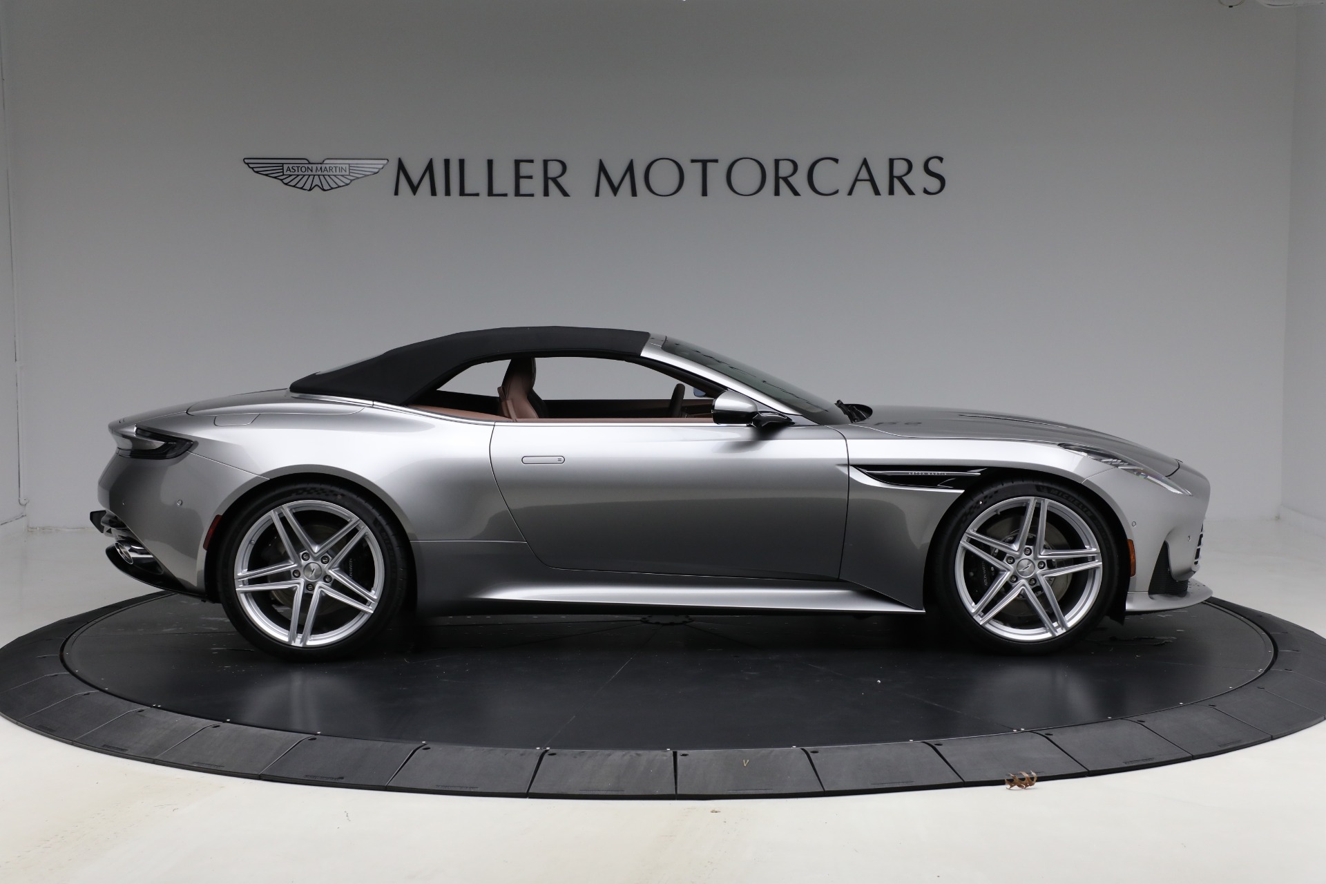 New-2026-Aston-Martin-DB12-Volante