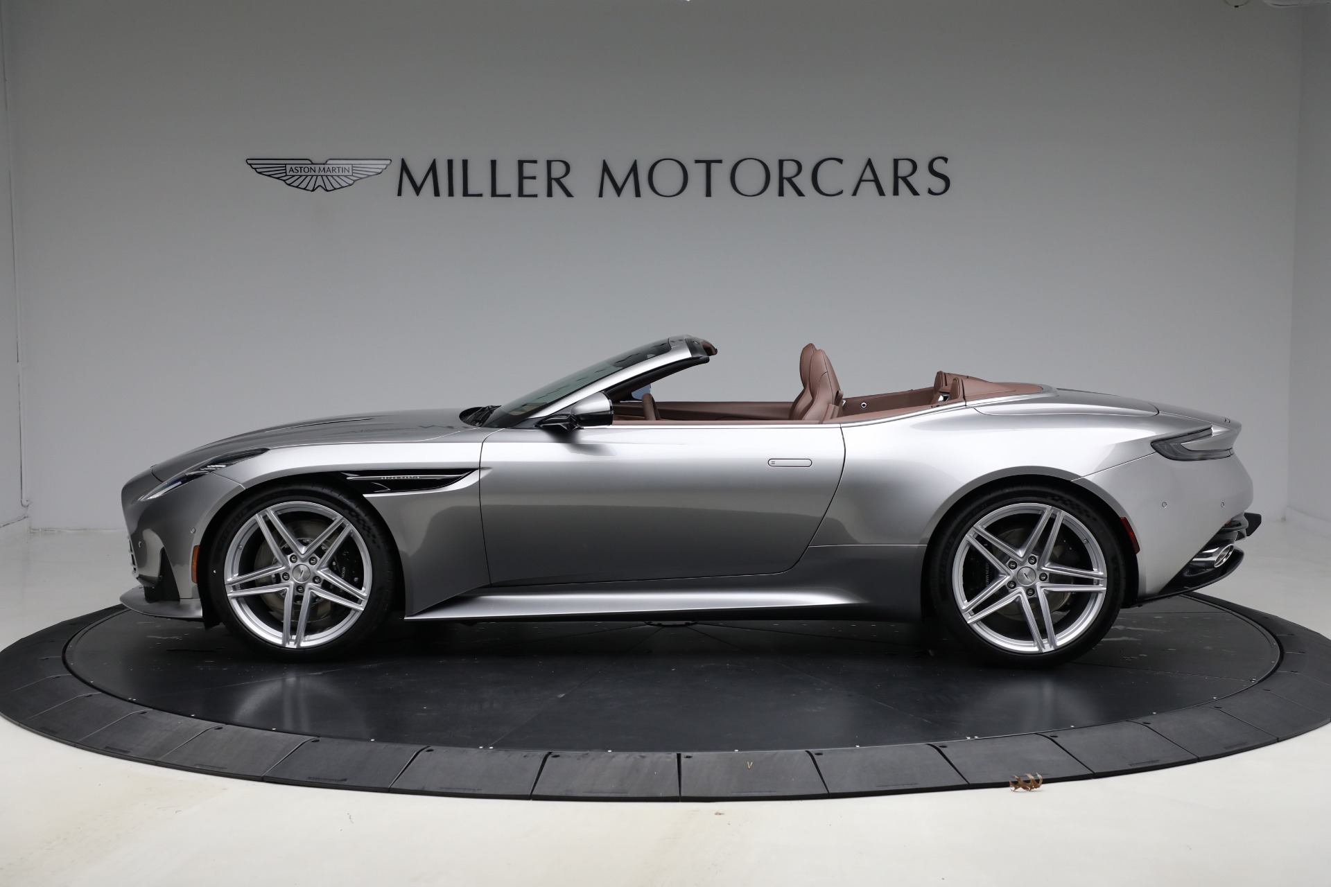 New-2026-Aston-Martin-DB12-Volante