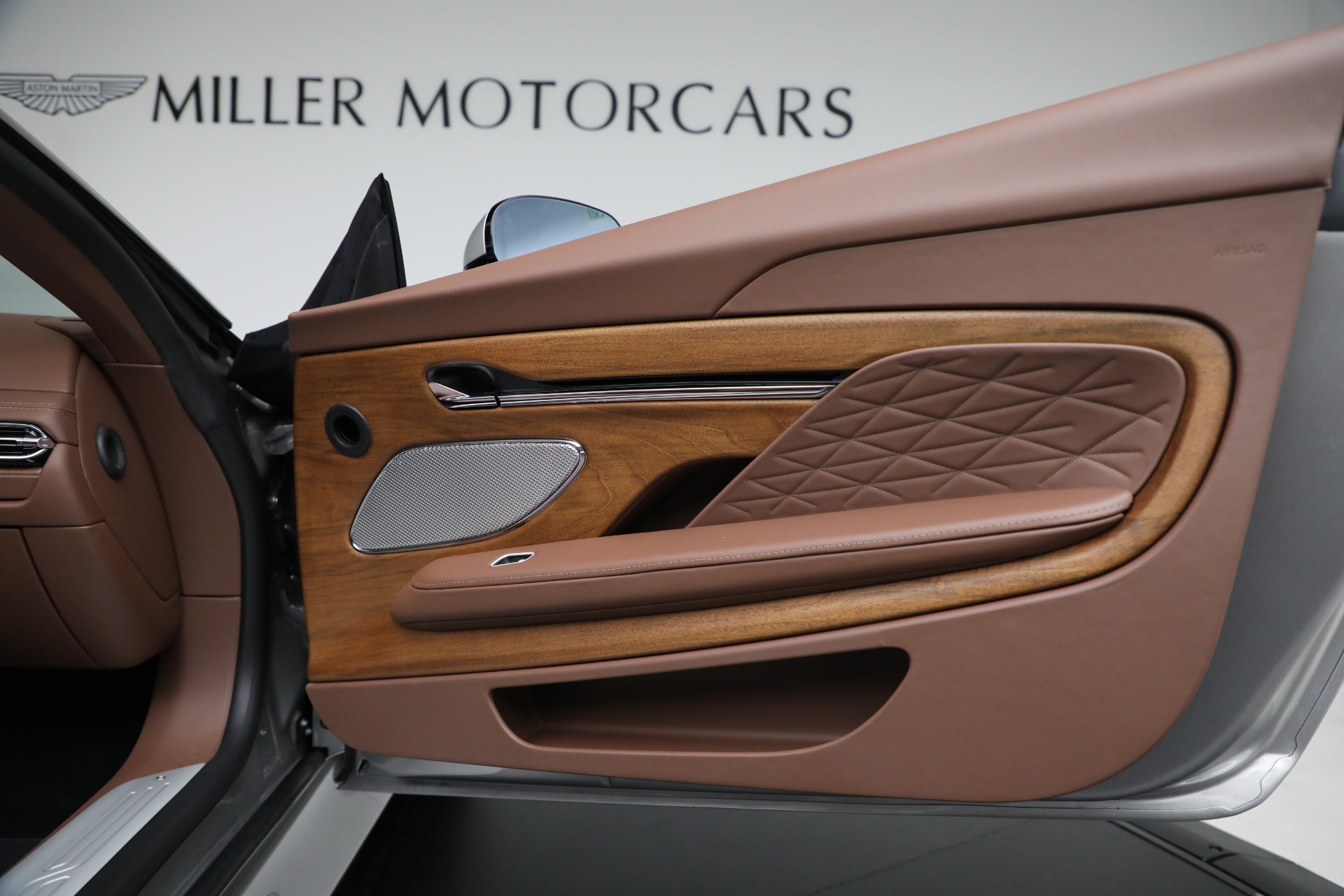 New-2026-Aston-Martin-DB12-Volante