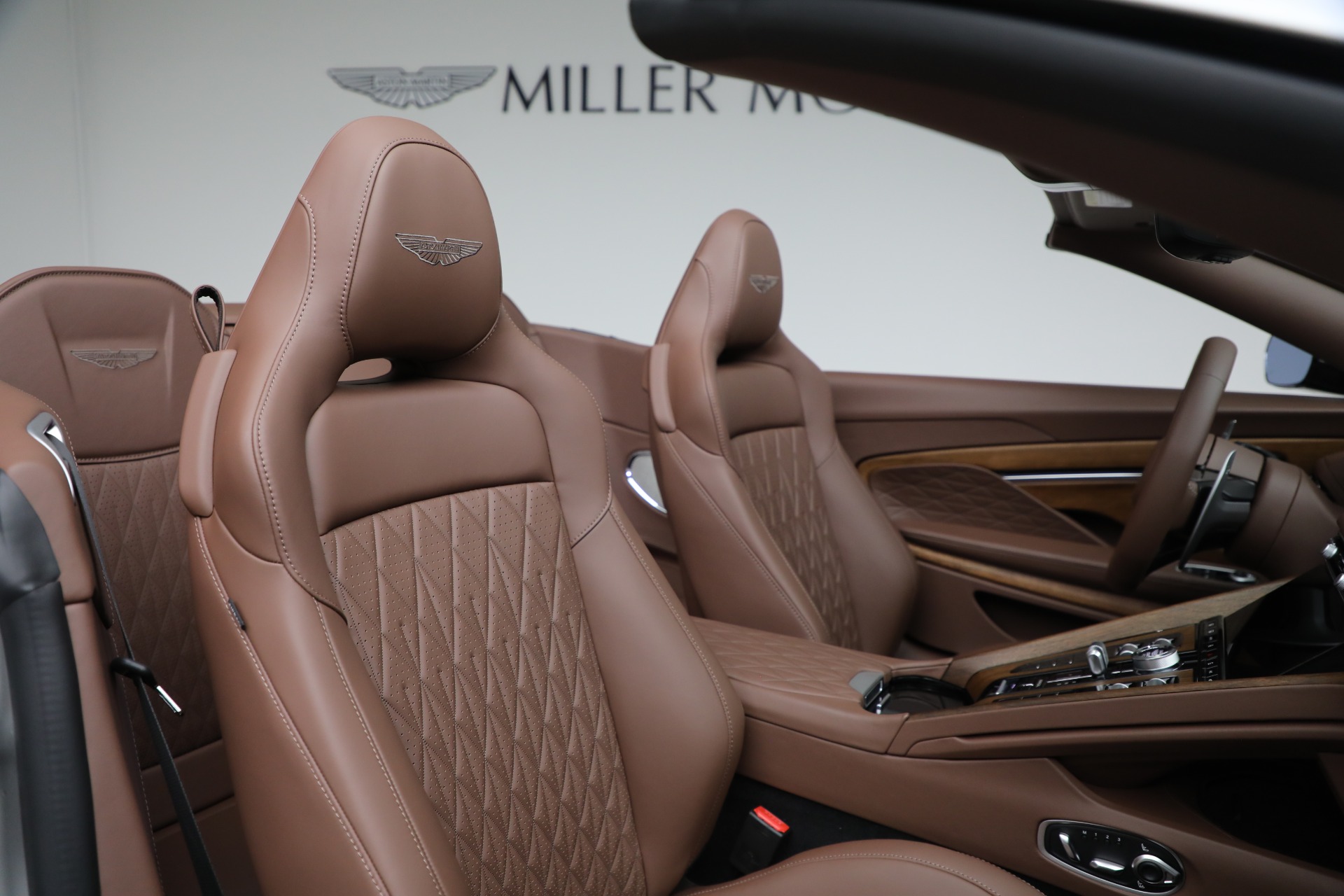 New-2026-Aston-Martin-DB12-Volante