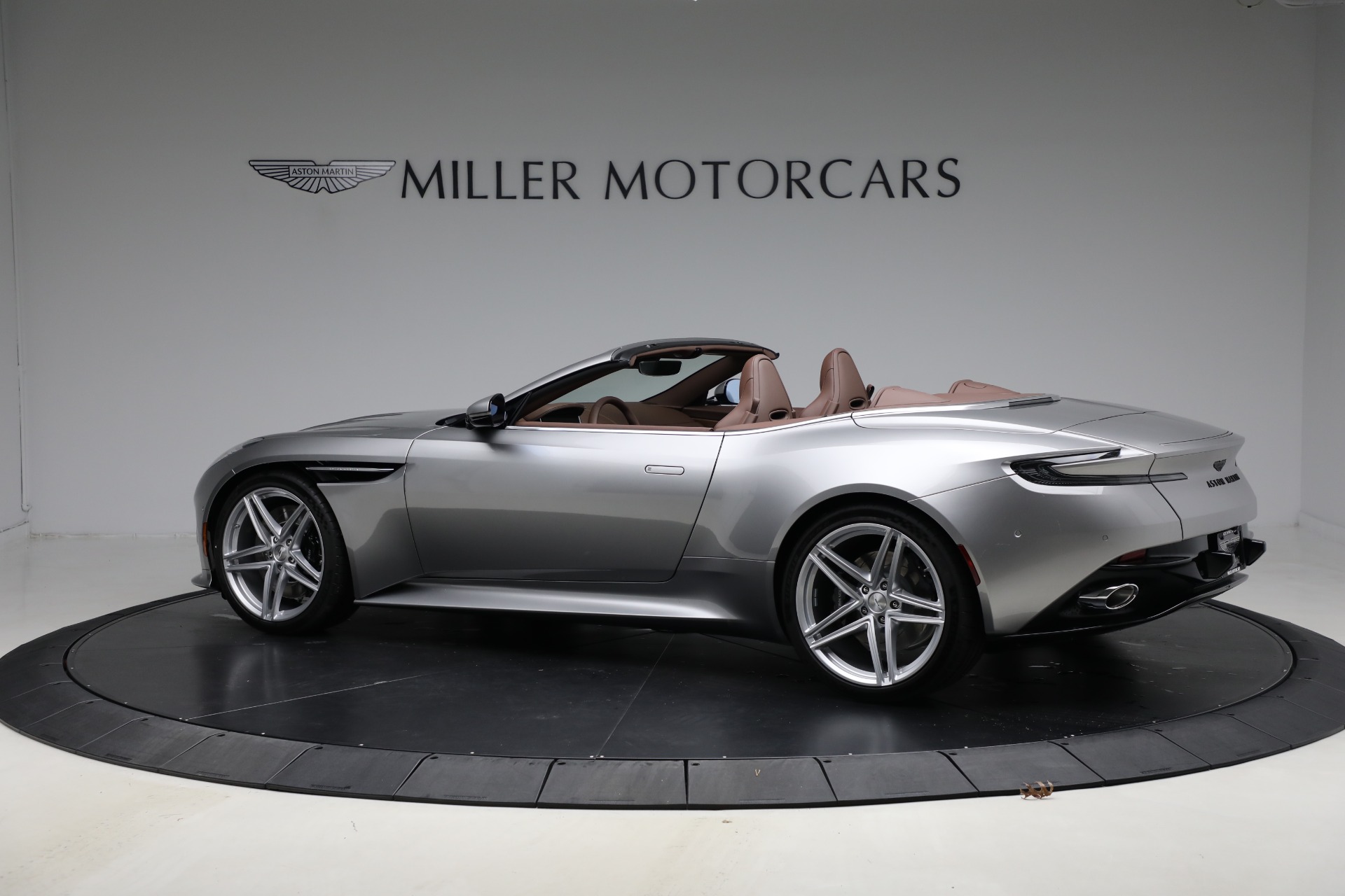 New-2026-Aston-Martin-DB12-Volante