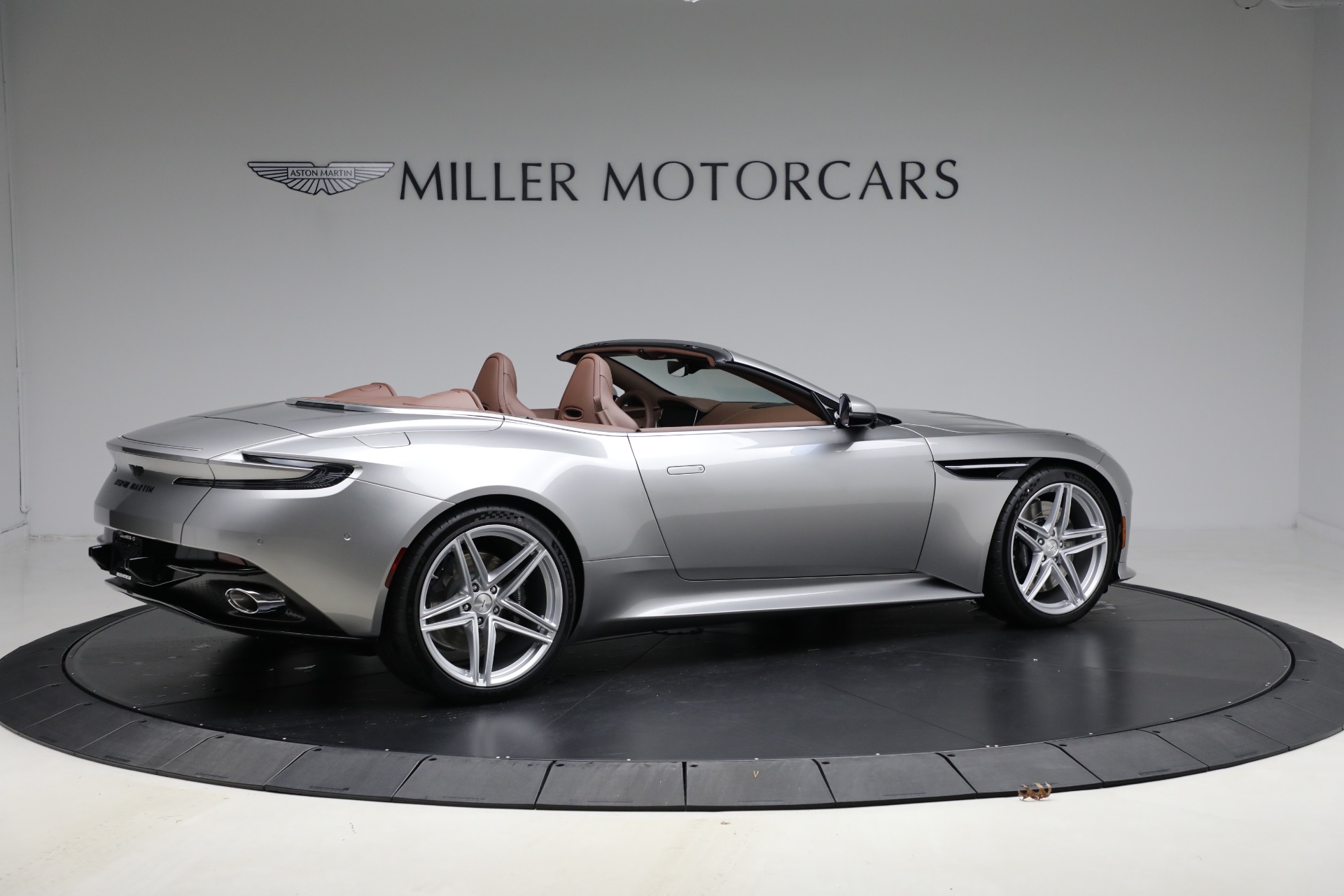 New-2026-Aston-Martin-DB12-Volante