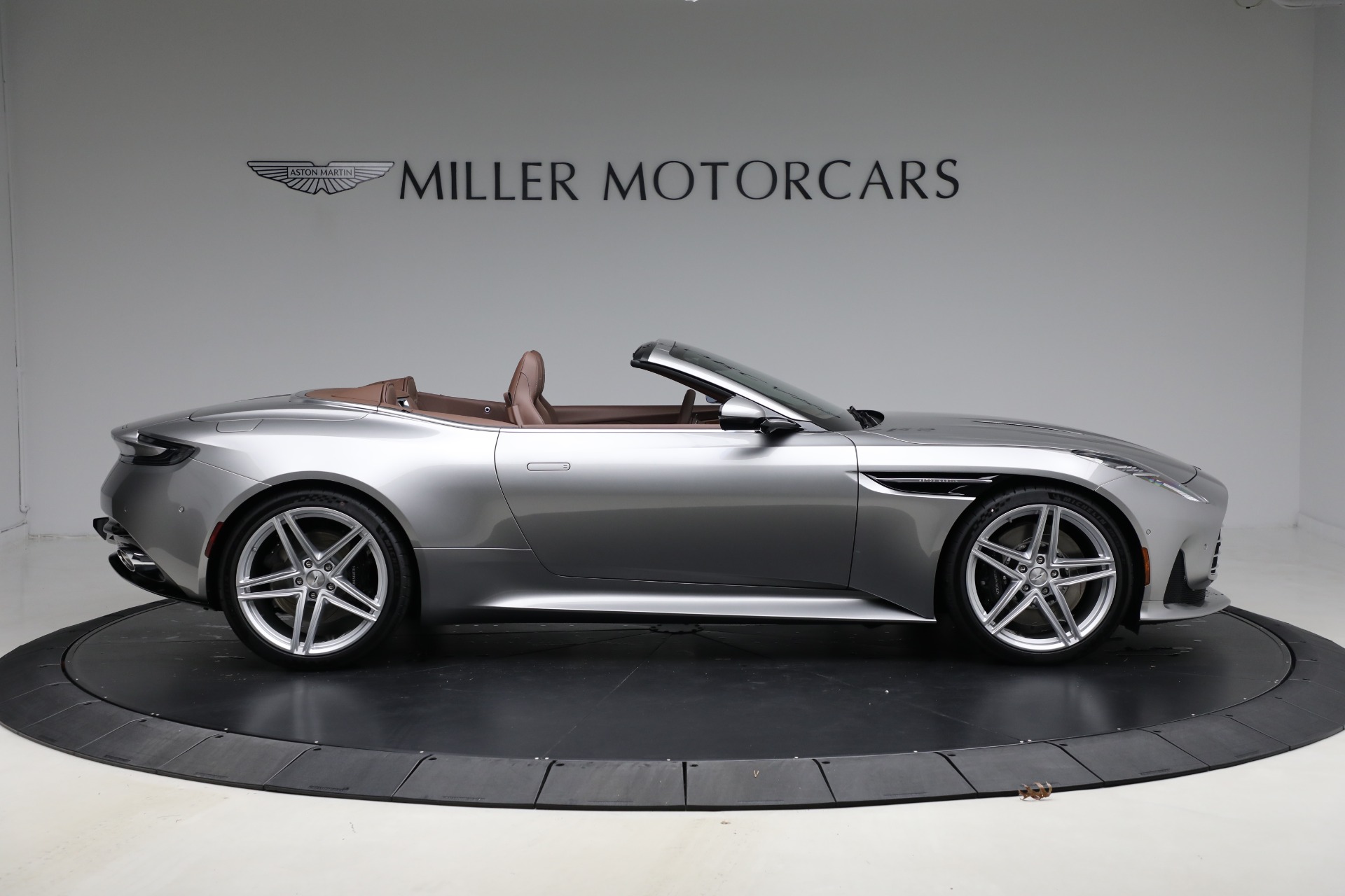 New-2026-Aston-Martin-DB12-Volante