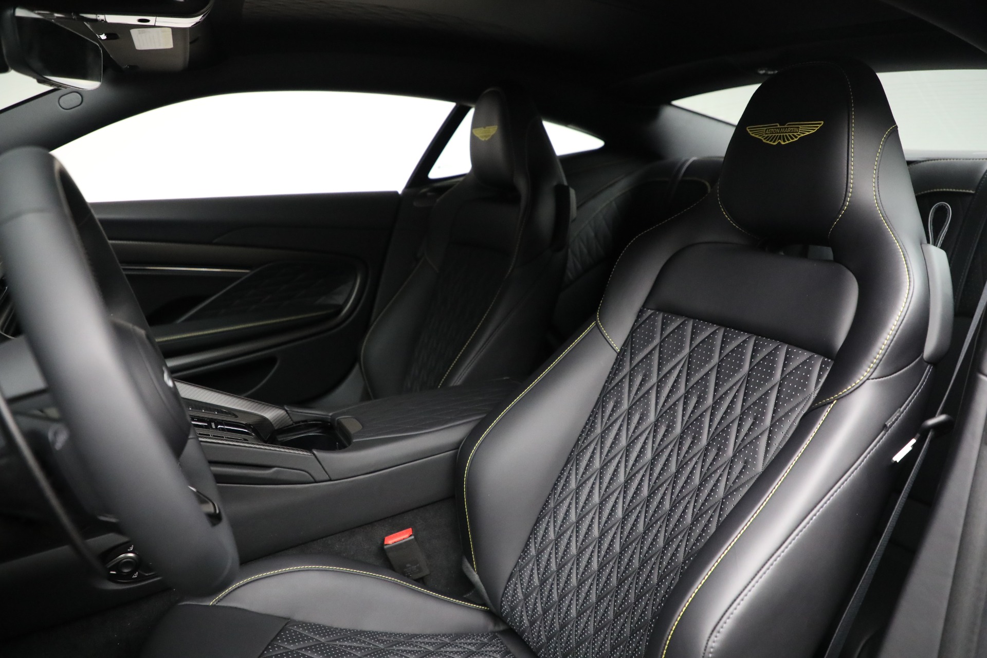 New-2026-Aston-Martin-DB12-V8