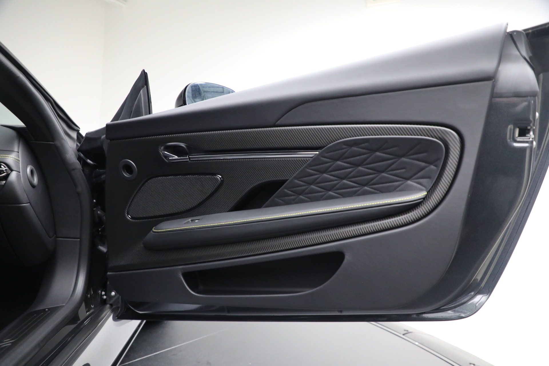 New-2026-Aston-Martin-DB12-V8