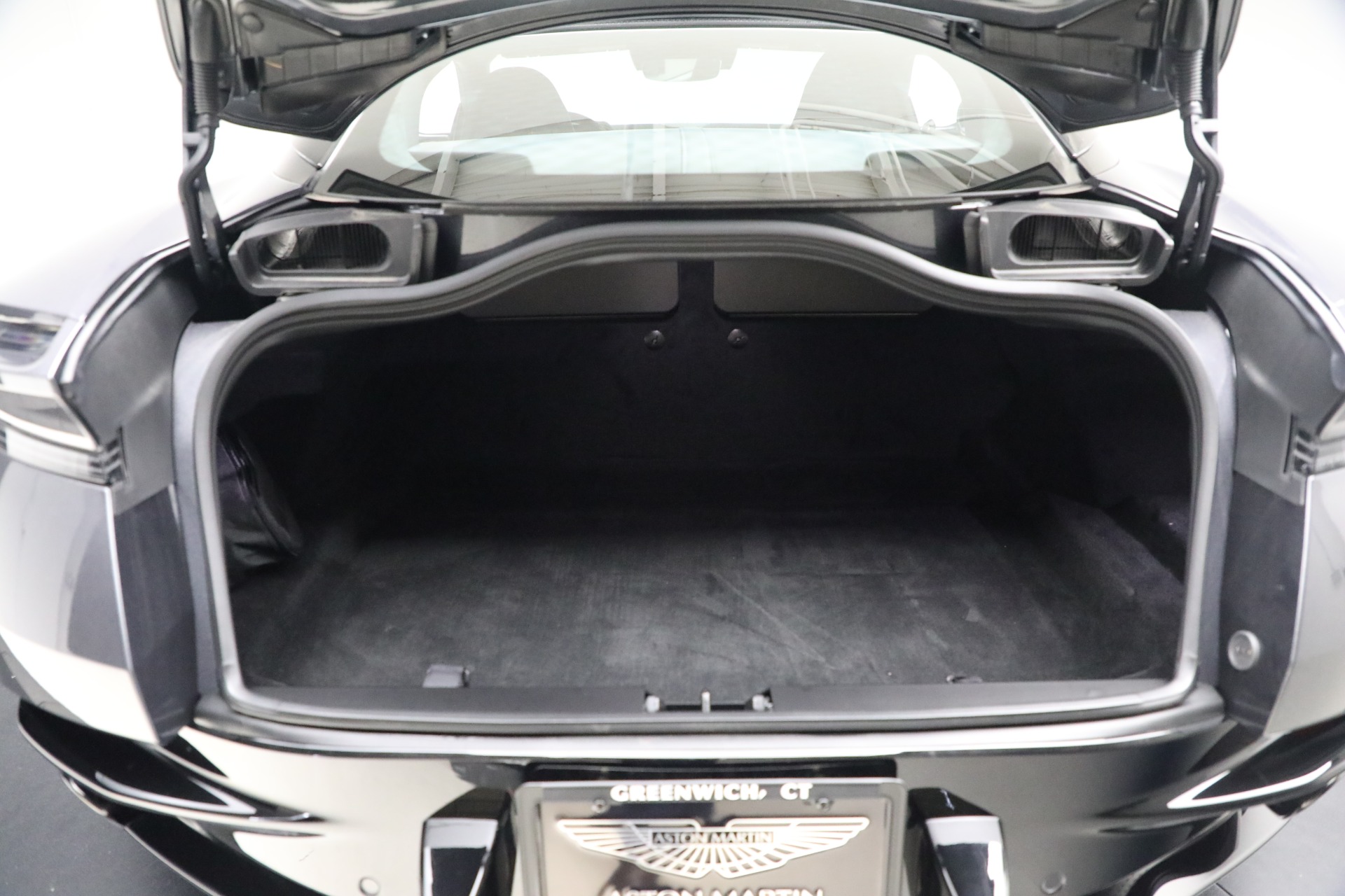 New-2026-Aston-Martin-DB12-V8