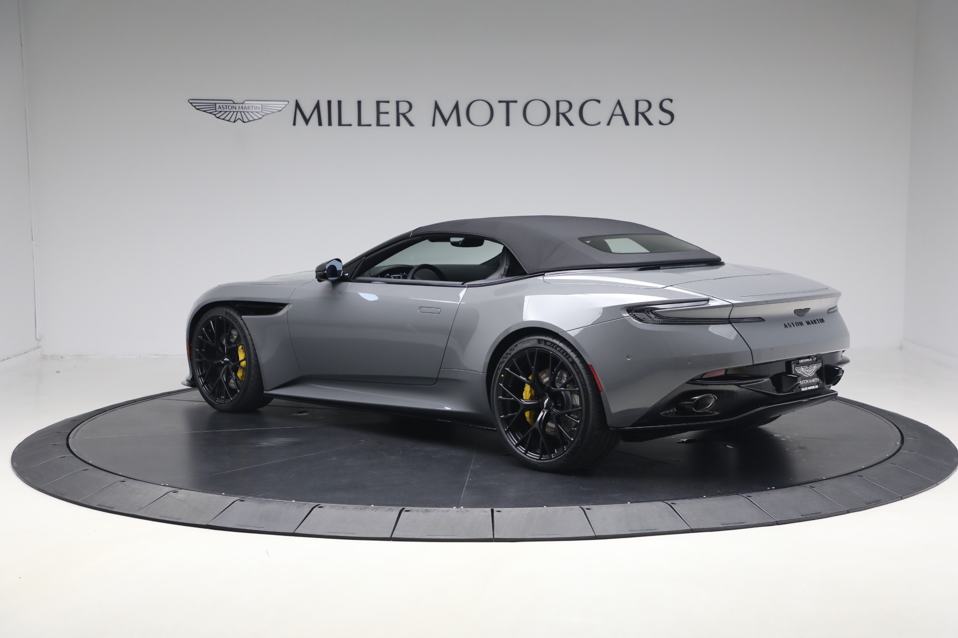 New-2026-Aston-Martin-DB12-Volante