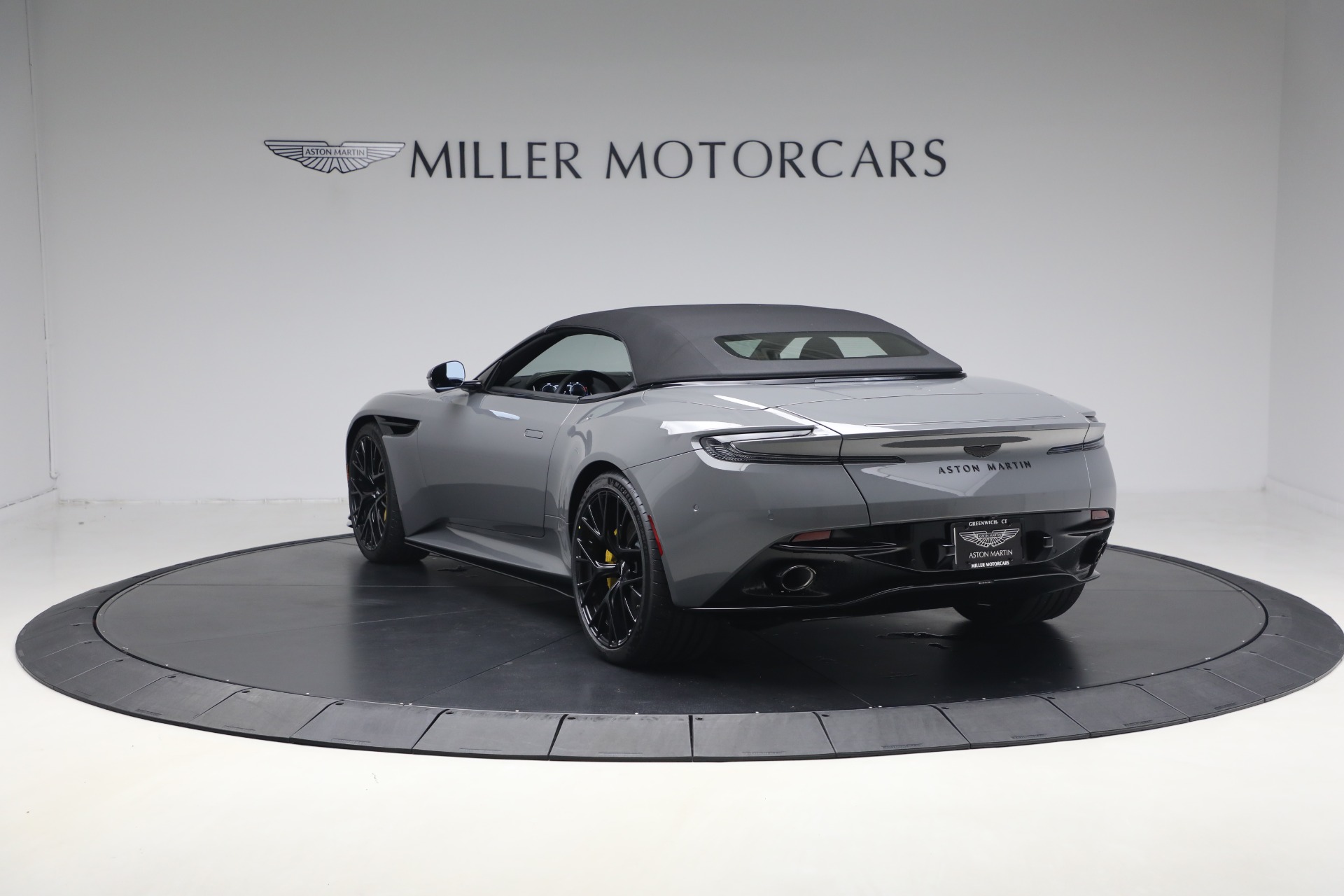 New-2026-Aston-Martin-DB12-Volante