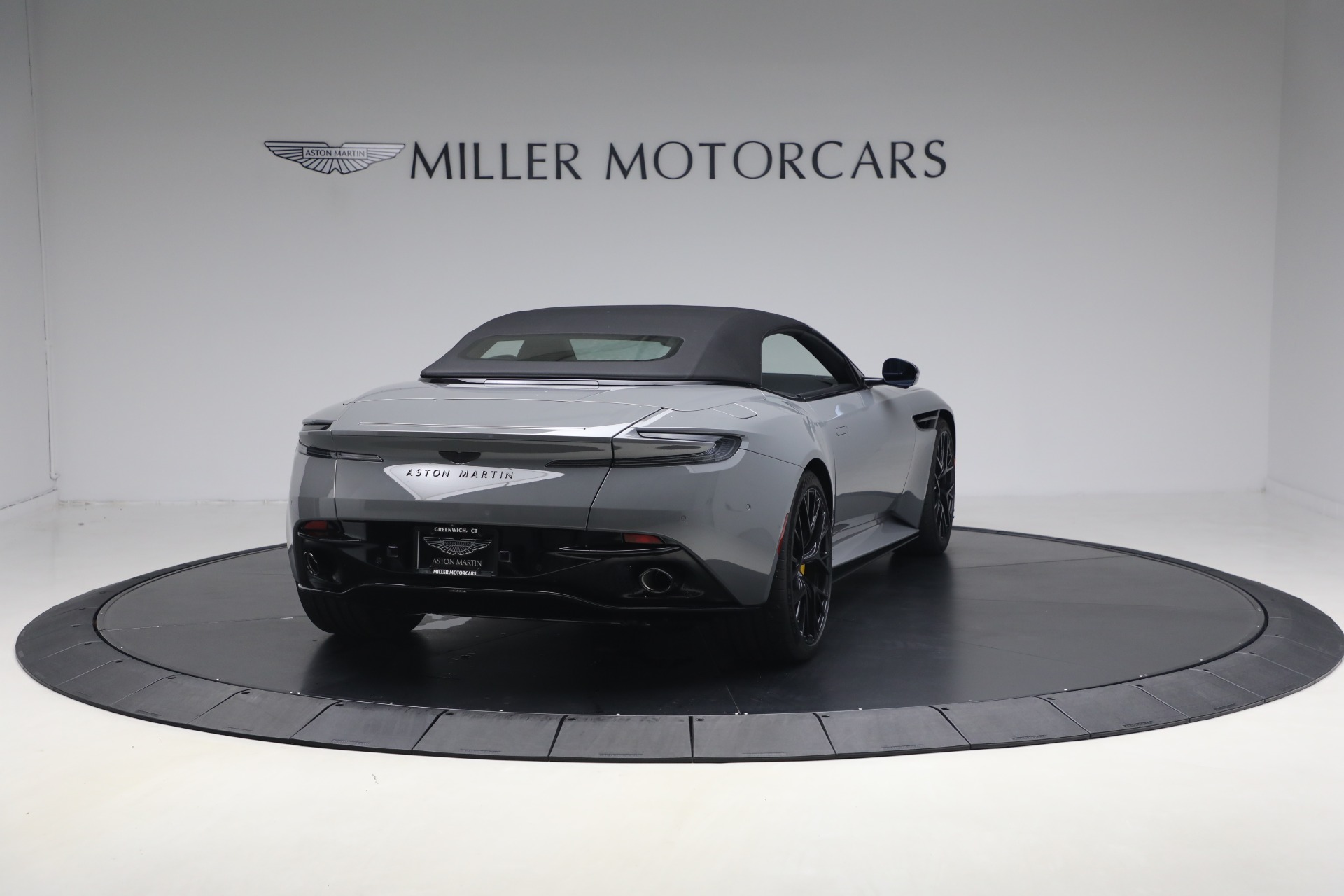 New-2026-Aston-Martin-DB12-Volante