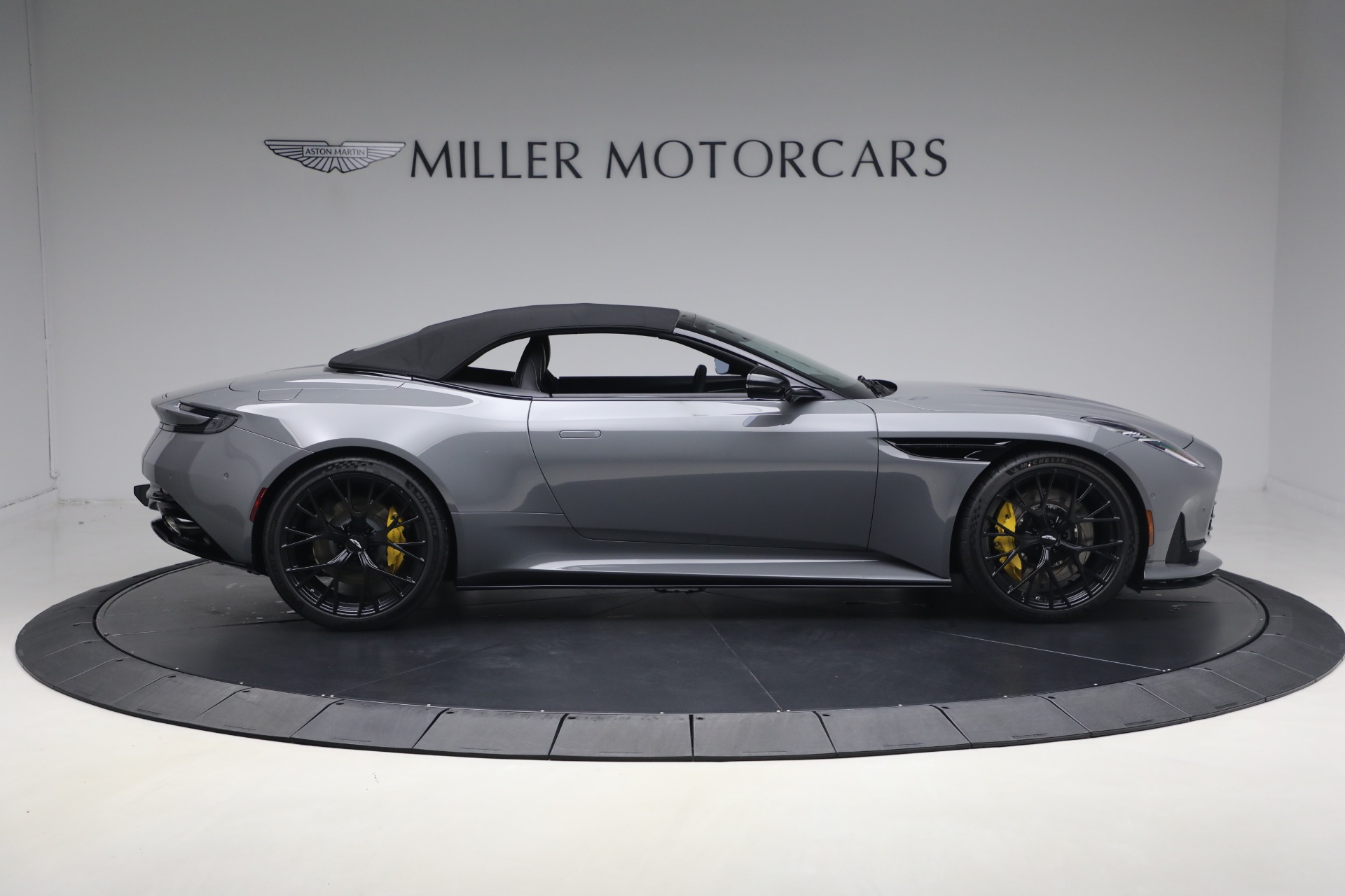 New-2026-Aston-Martin-DB12-Volante