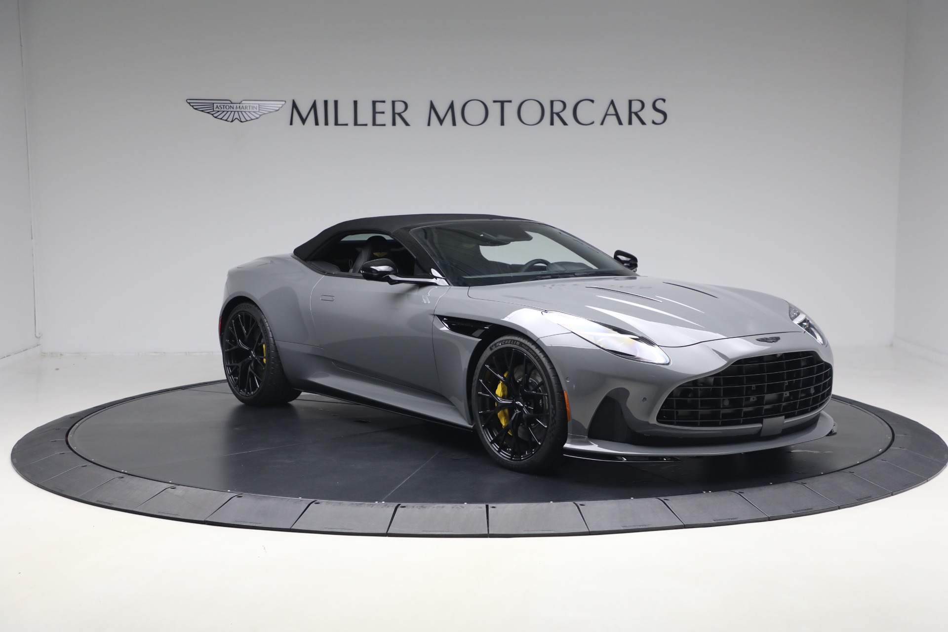 New-2026-Aston-Martin-DB12-Volante