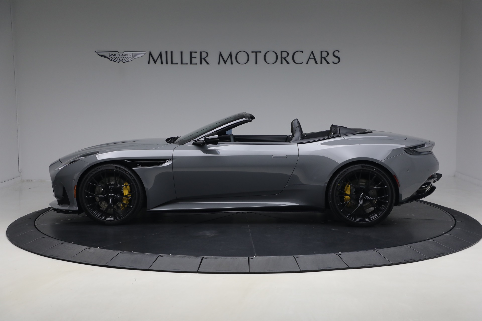 New-2026-Aston-Martin-DB12-Volante