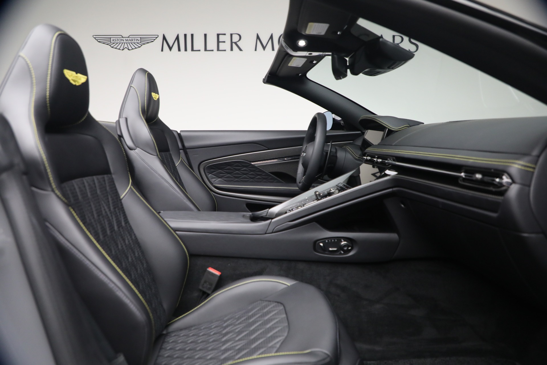 New-2026-Aston-Martin-DB12-Volante