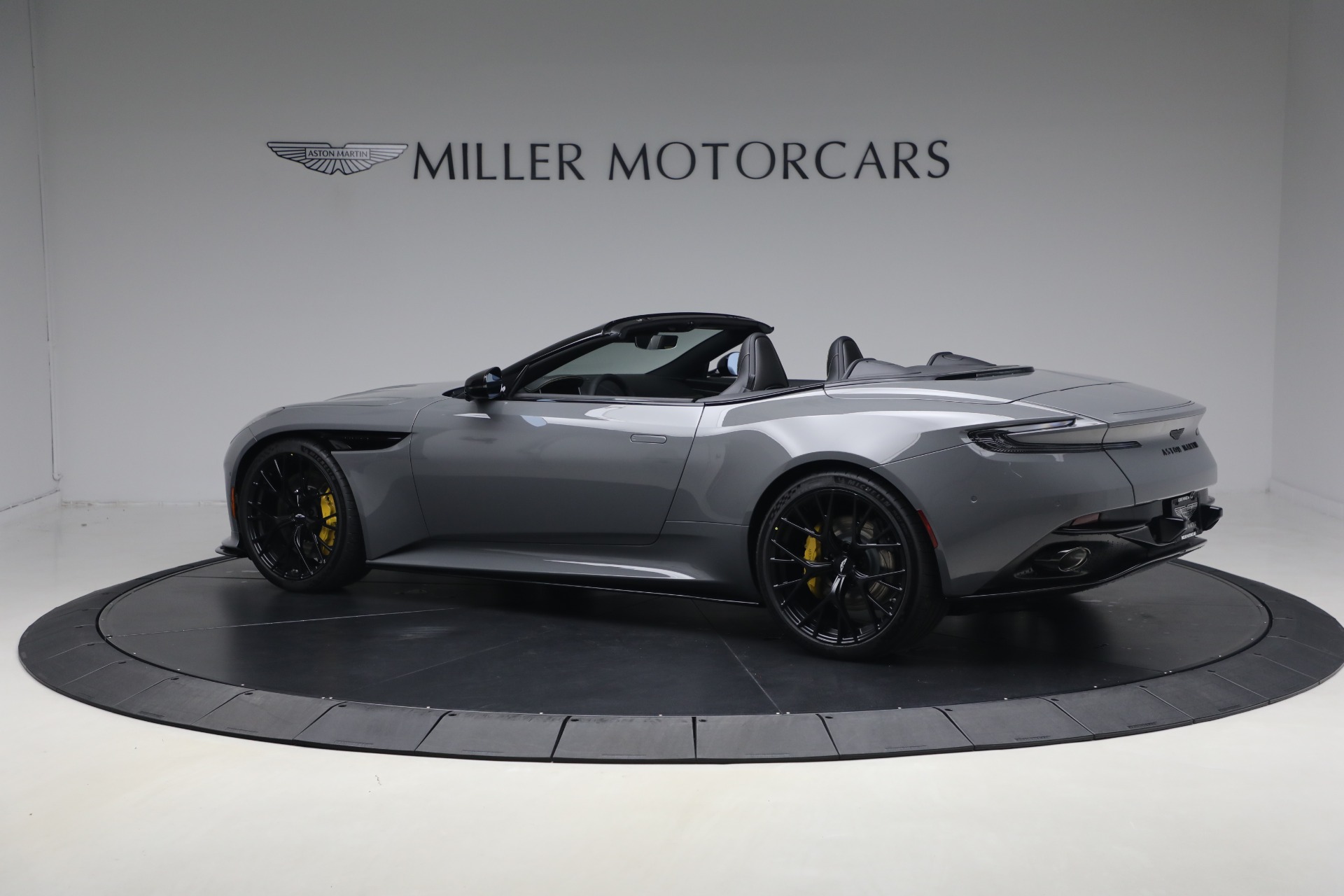 New-2026-Aston-Martin-DB12-Volante