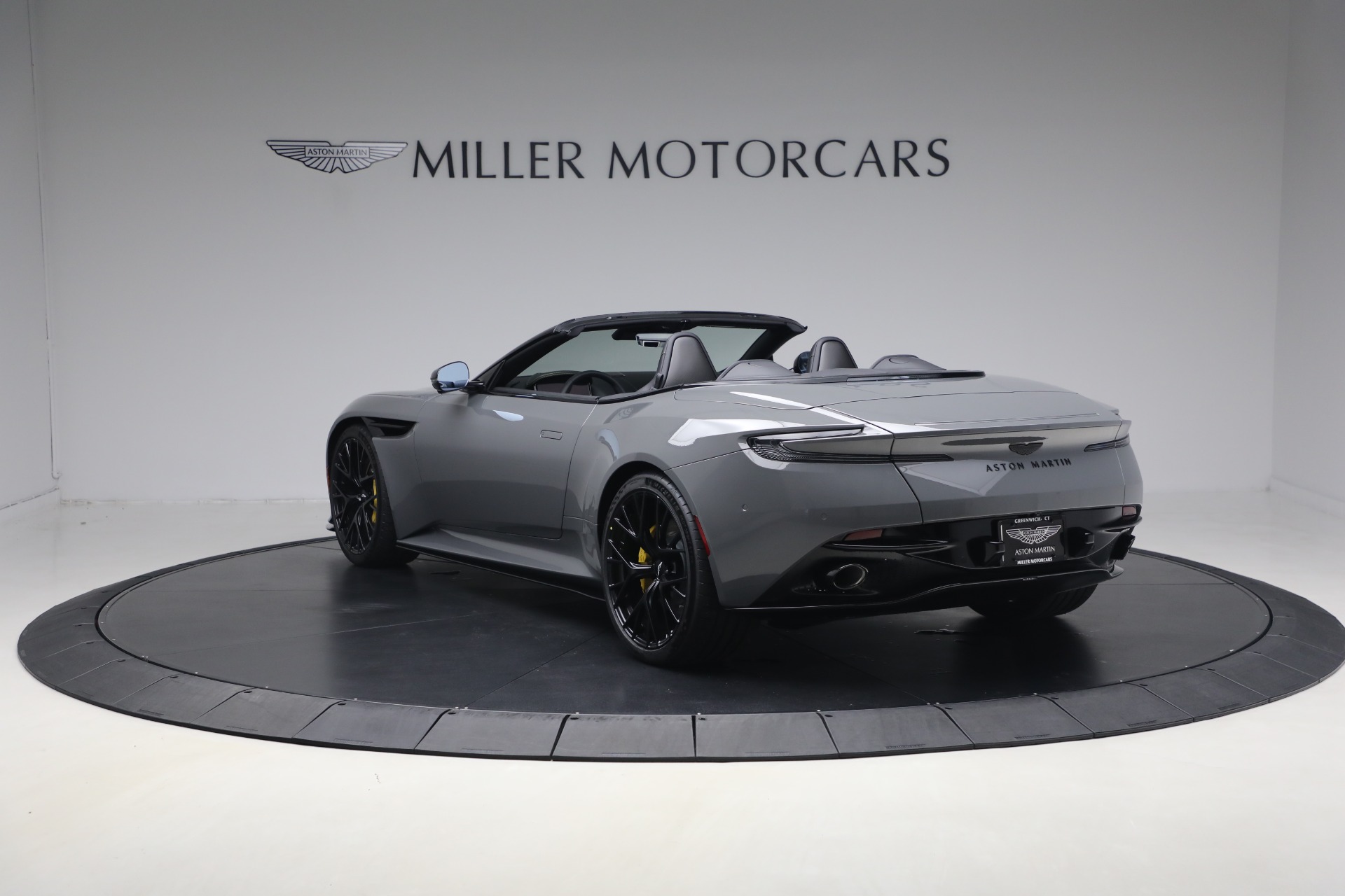 New-2026-Aston-Martin-DB12-Volante