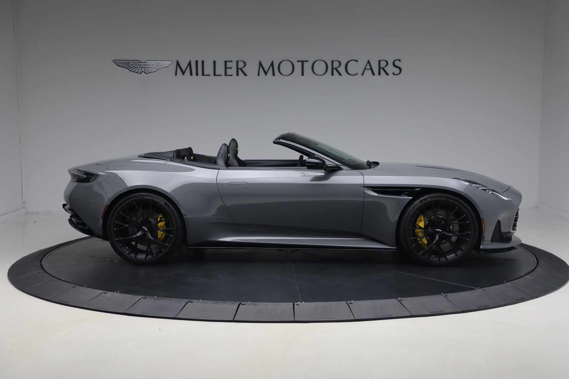 New-2026-Aston-Martin-DB12-Volante