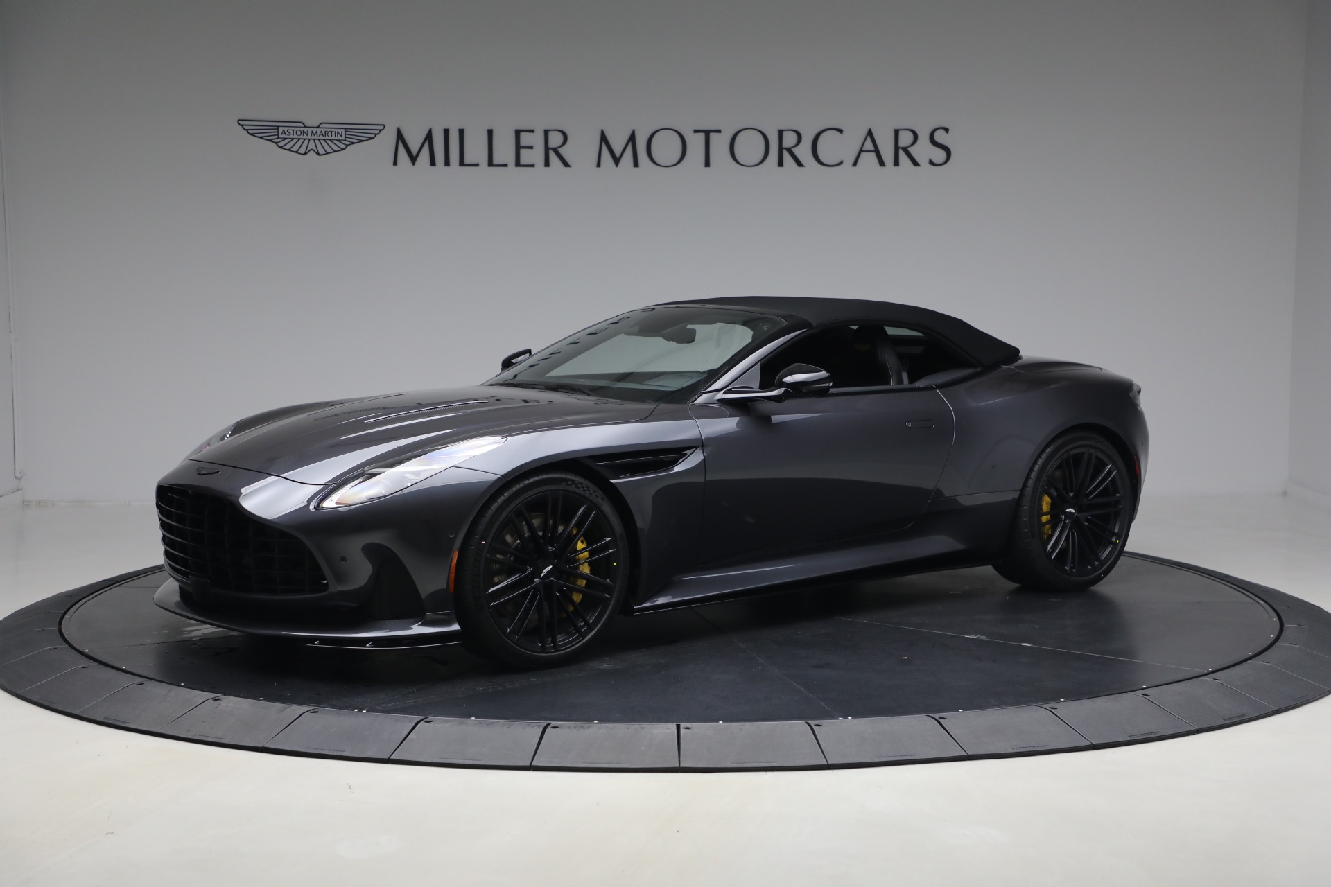 New-2026-Aston-Martin-DB12-Volante