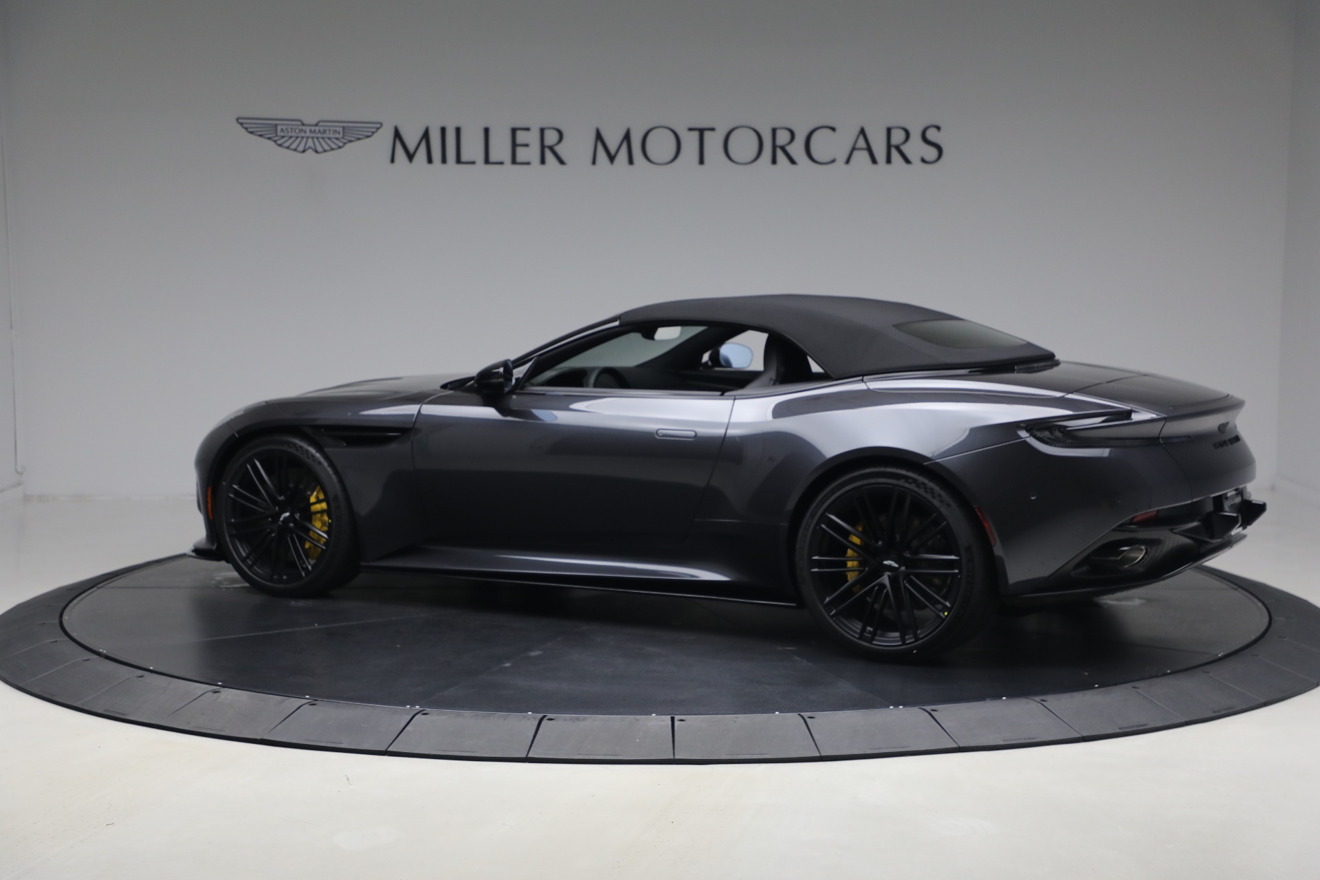New-2026-Aston-Martin-DB12-Volante