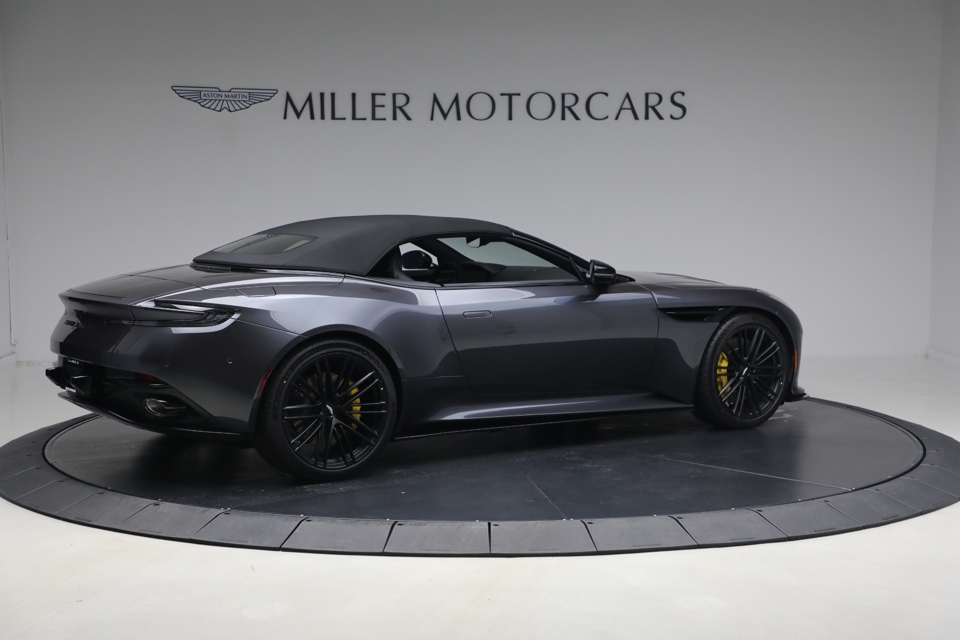 New-2026-Aston-Martin-DB12-Volante